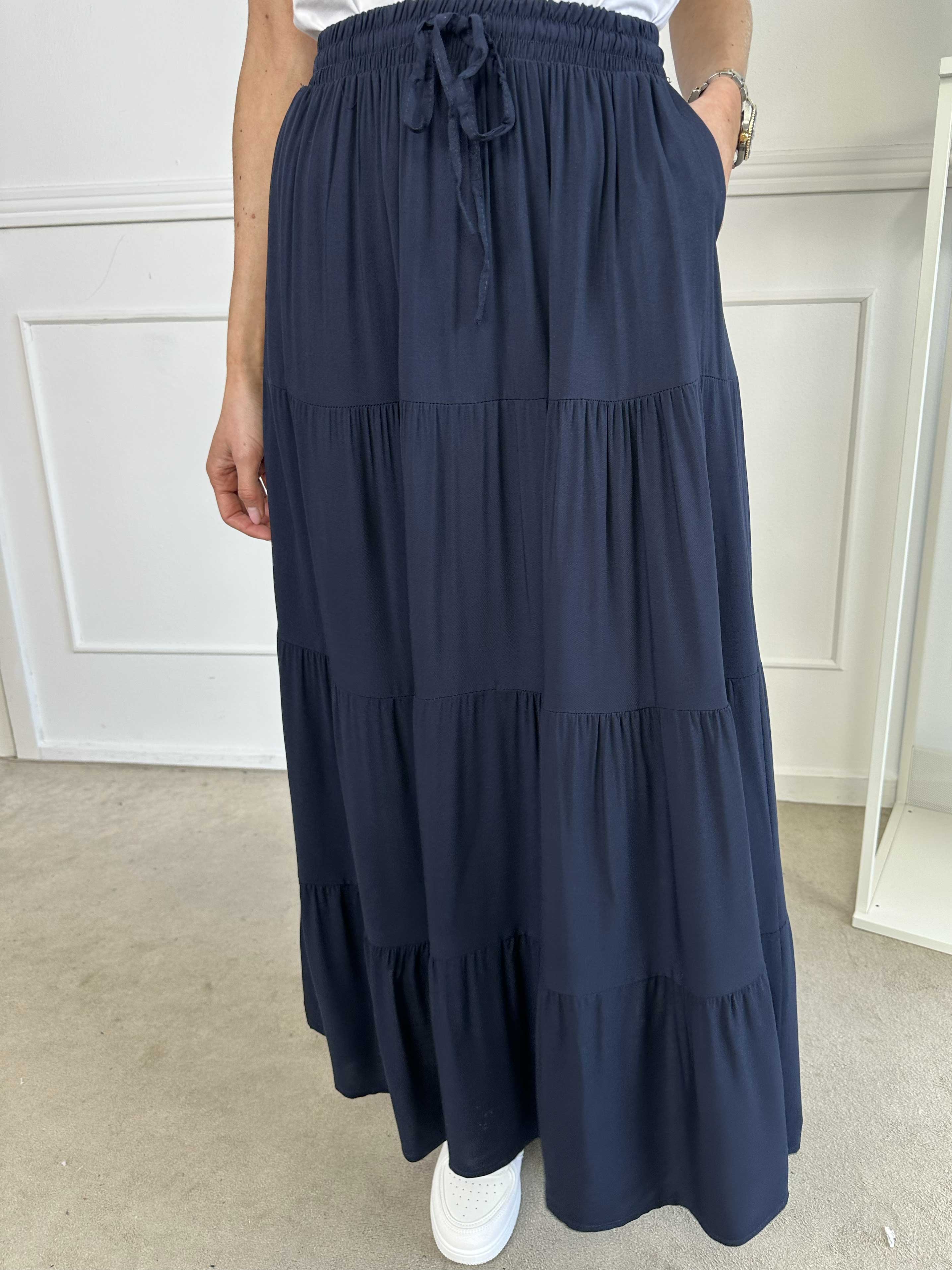 Kayla - Nederdel i viskose med lag på lag look