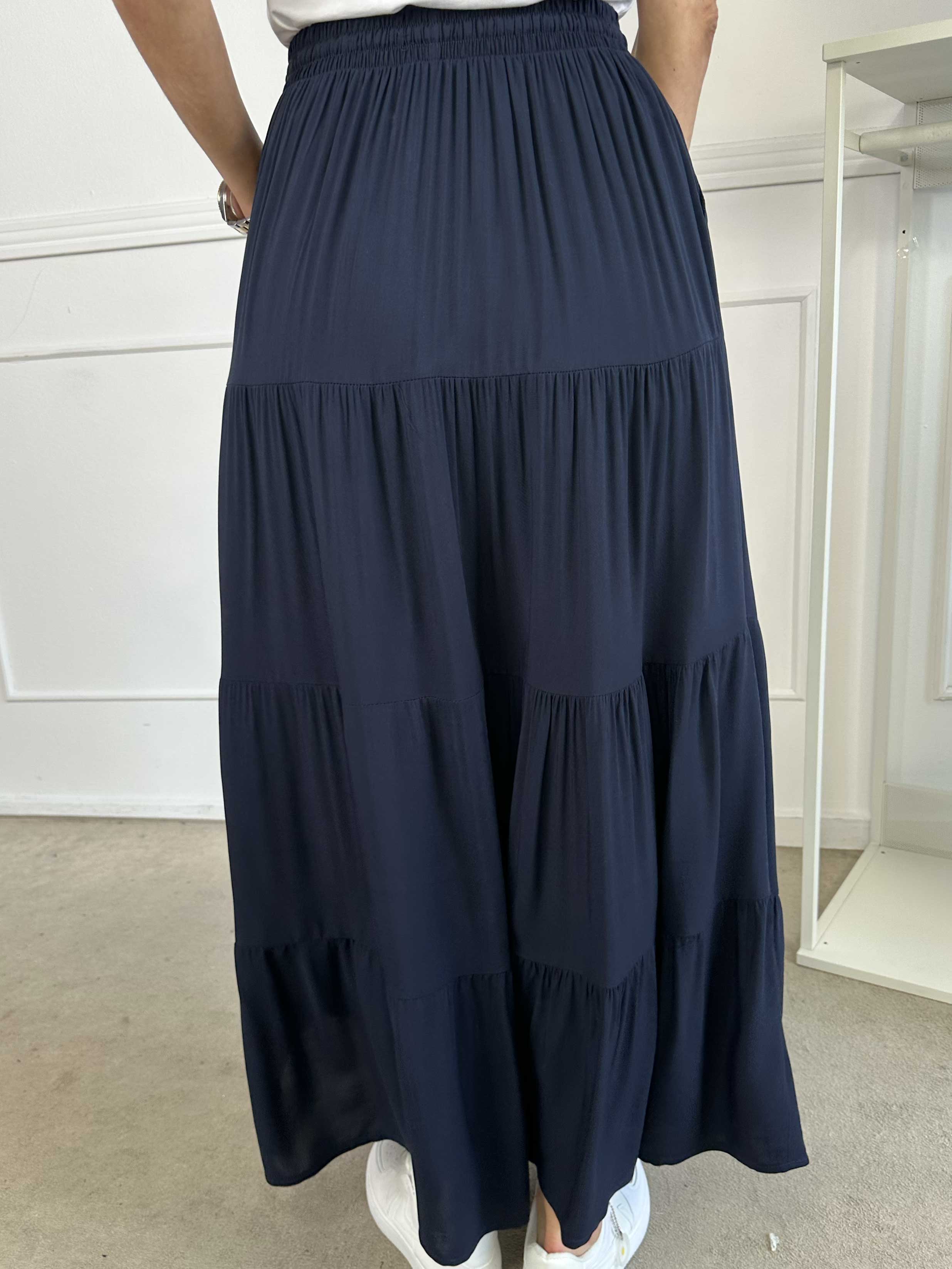 Kayla - Nederdel i viskose med lag på lag look