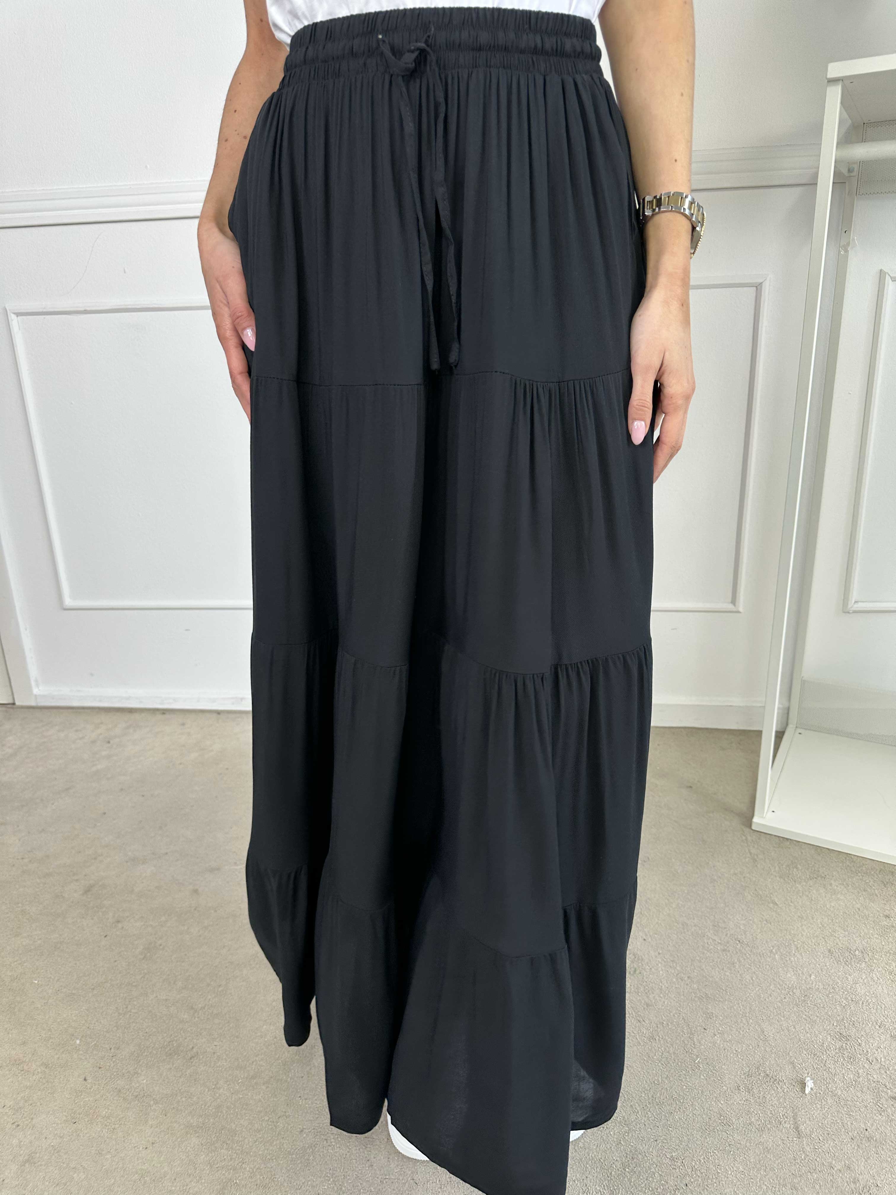 Kayla - Nederdel i viskose med lag på lag look