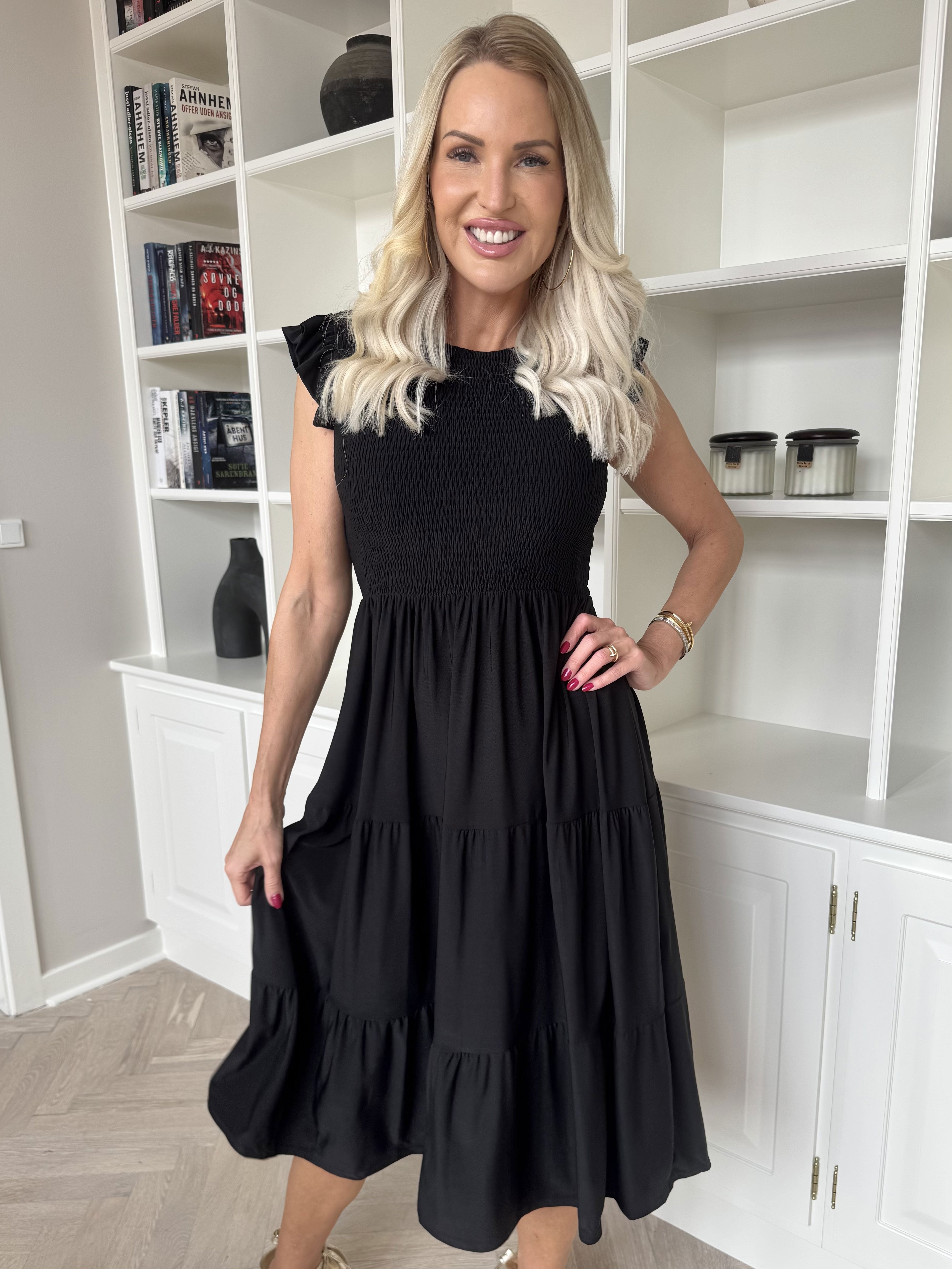 Kelly Sleeveless - Elastisk kjole med smock over brystet