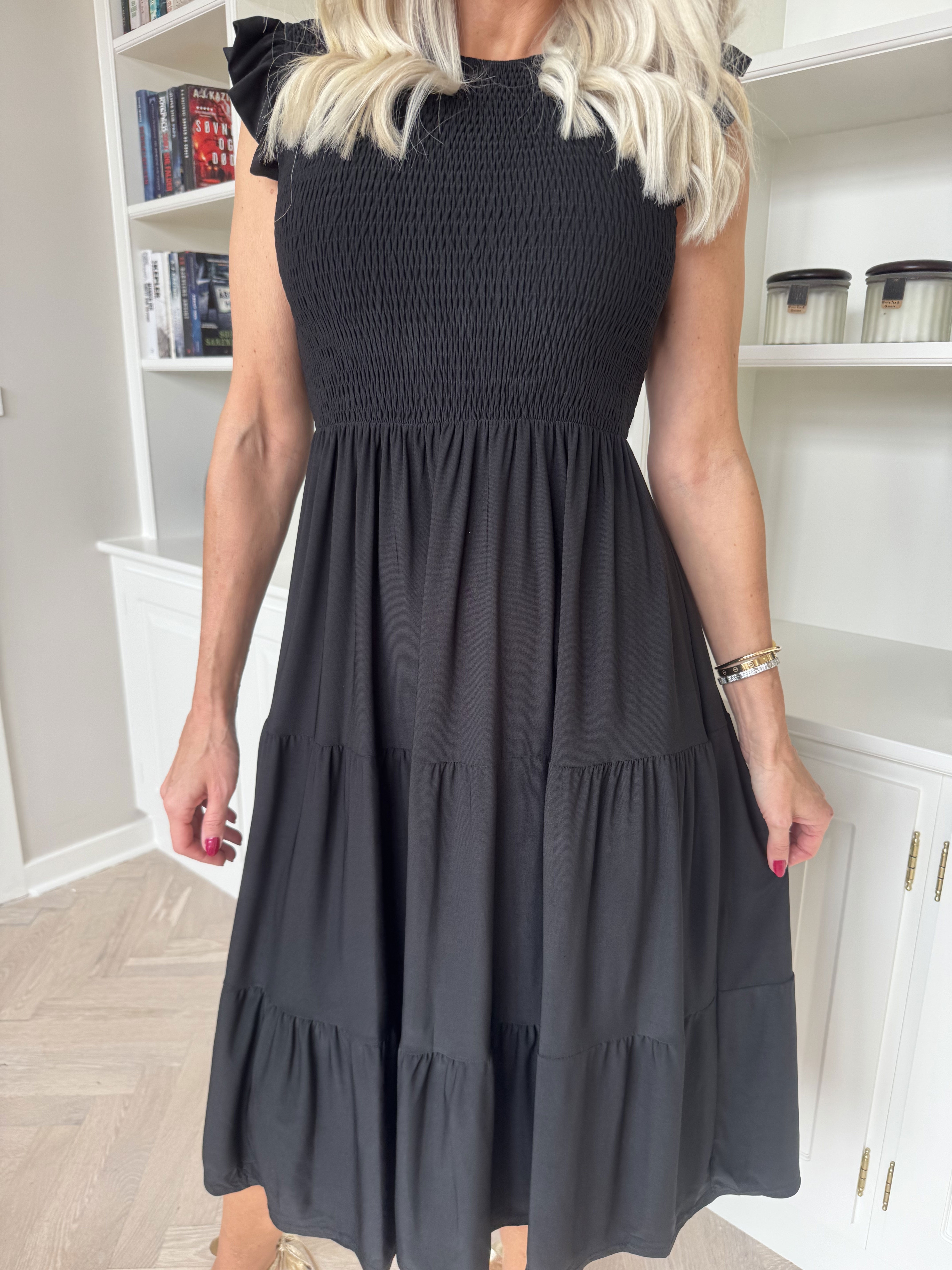 Kelly Sleeveless - Elastisk kjole med smock over brystet