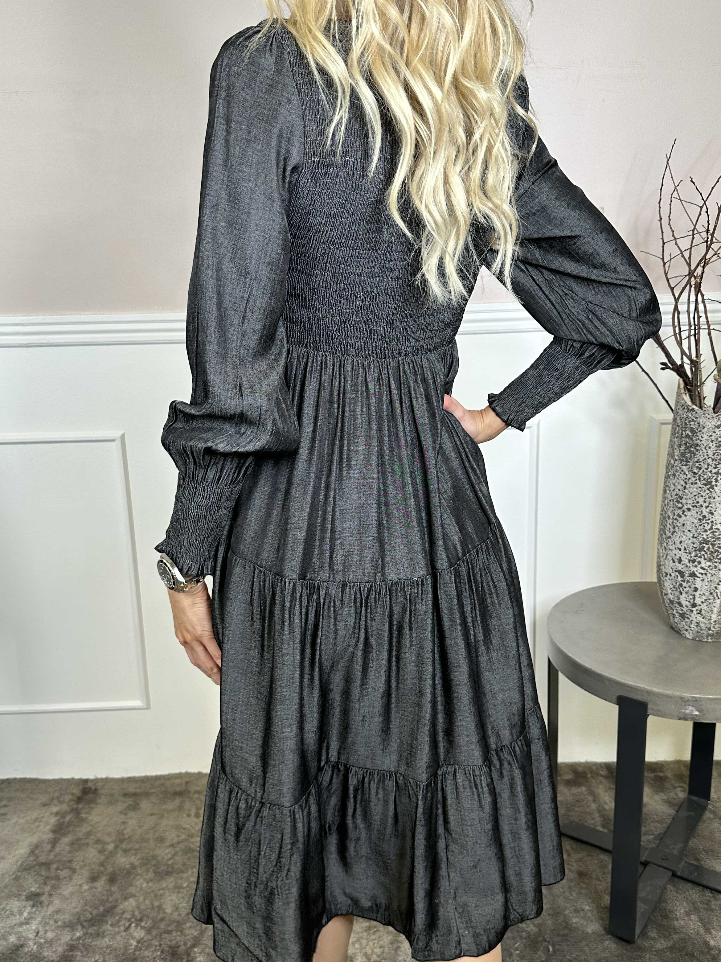 Kelly Denim Long - Kjole med smock henover brystet