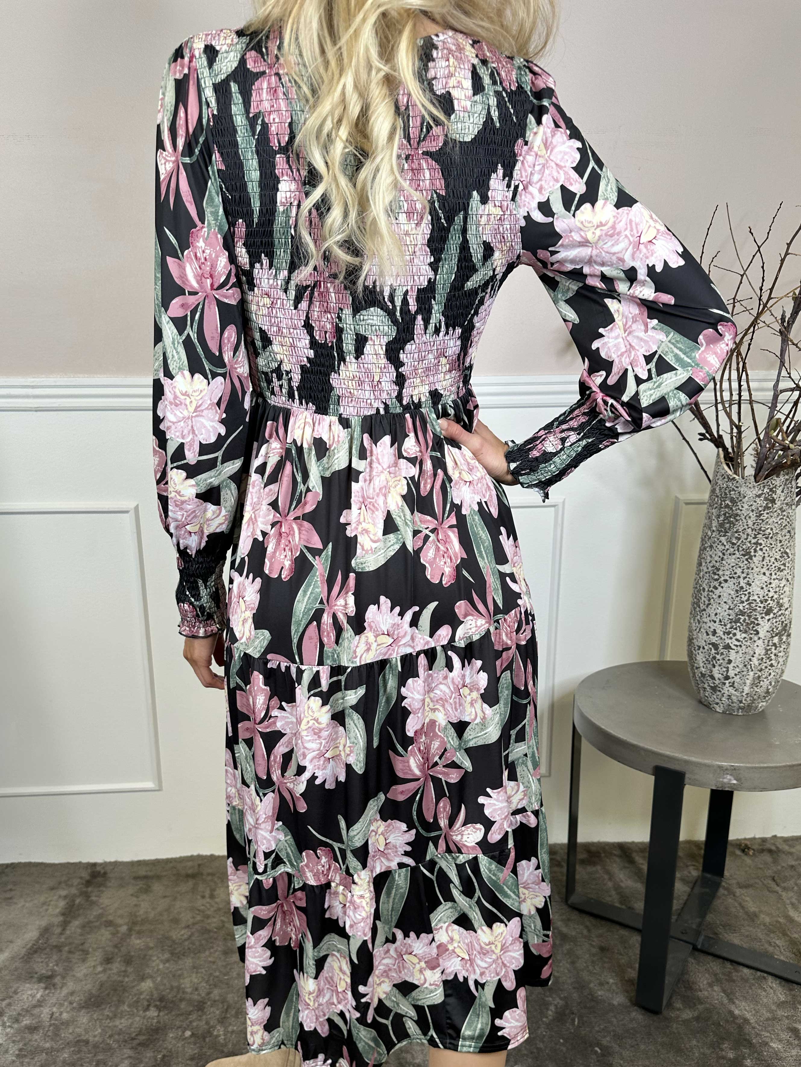 Kelly Flower Dress - Elastisk kjole med smock henover brystet