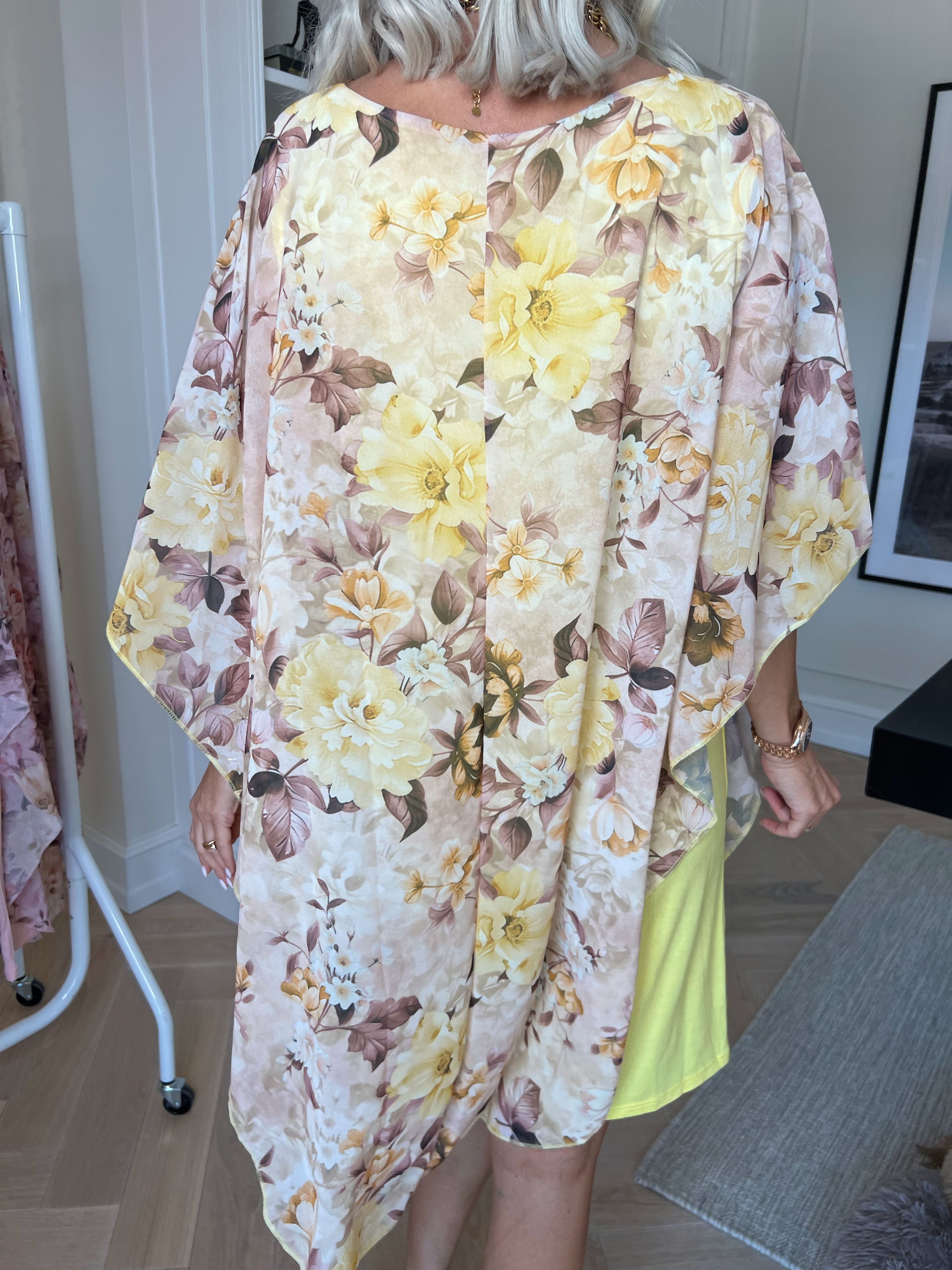 Kenya Flower - Kjole med et let chiffonstykke