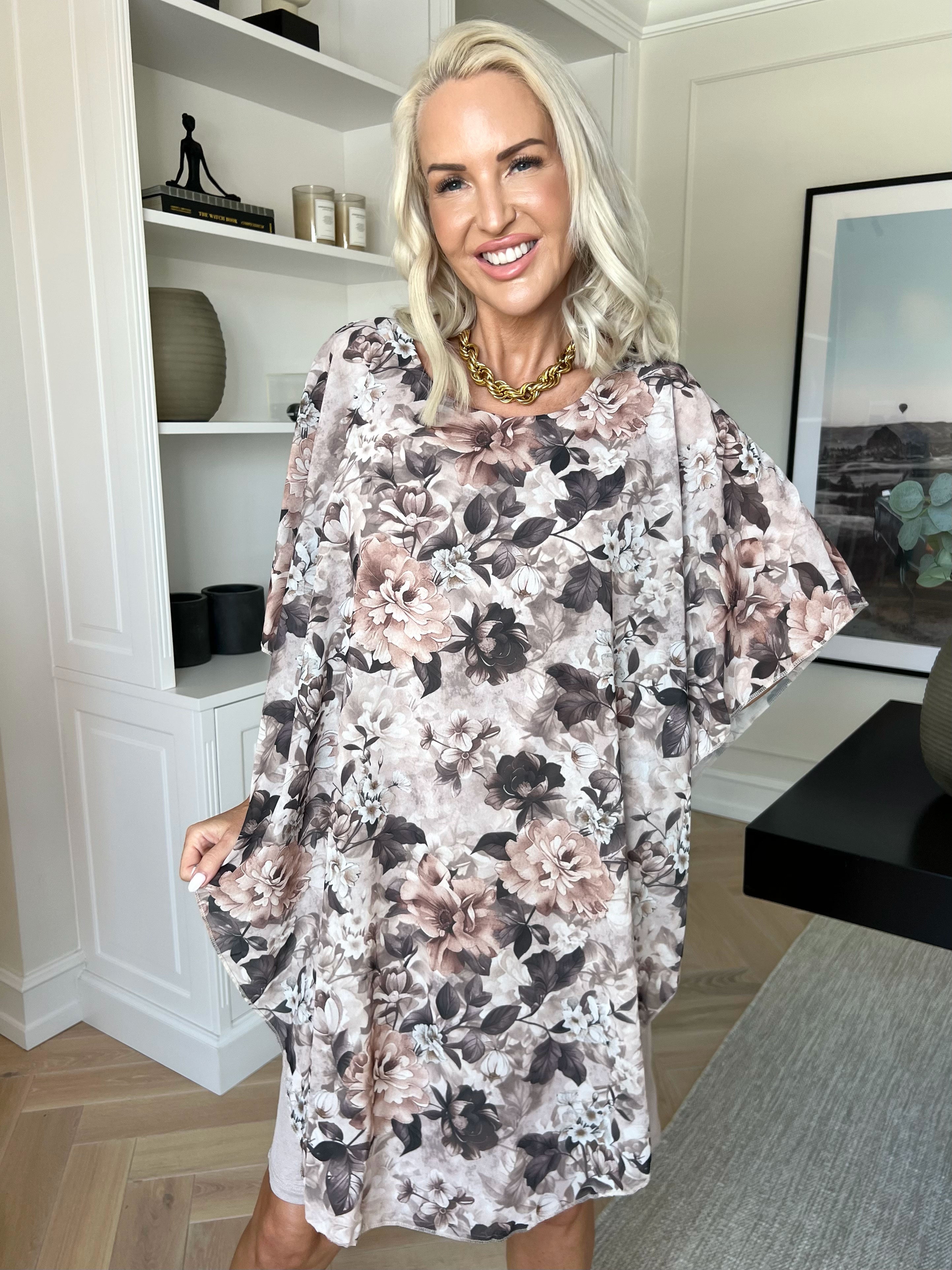 Kenya Flower - Kjole med et let chiffonstykke