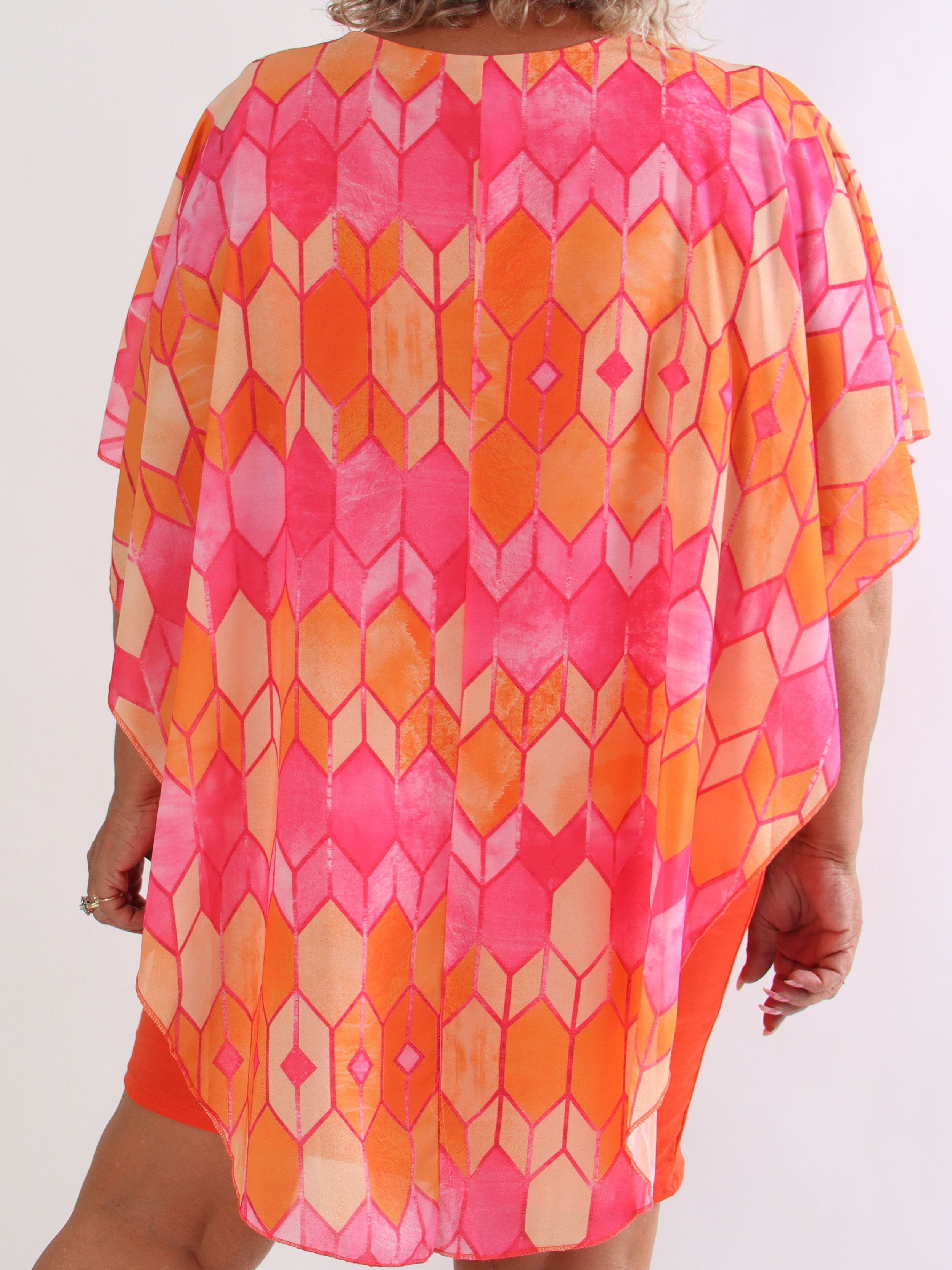 Kenya Pattern - Plus size kjole med et let mønstret chiffonstykke