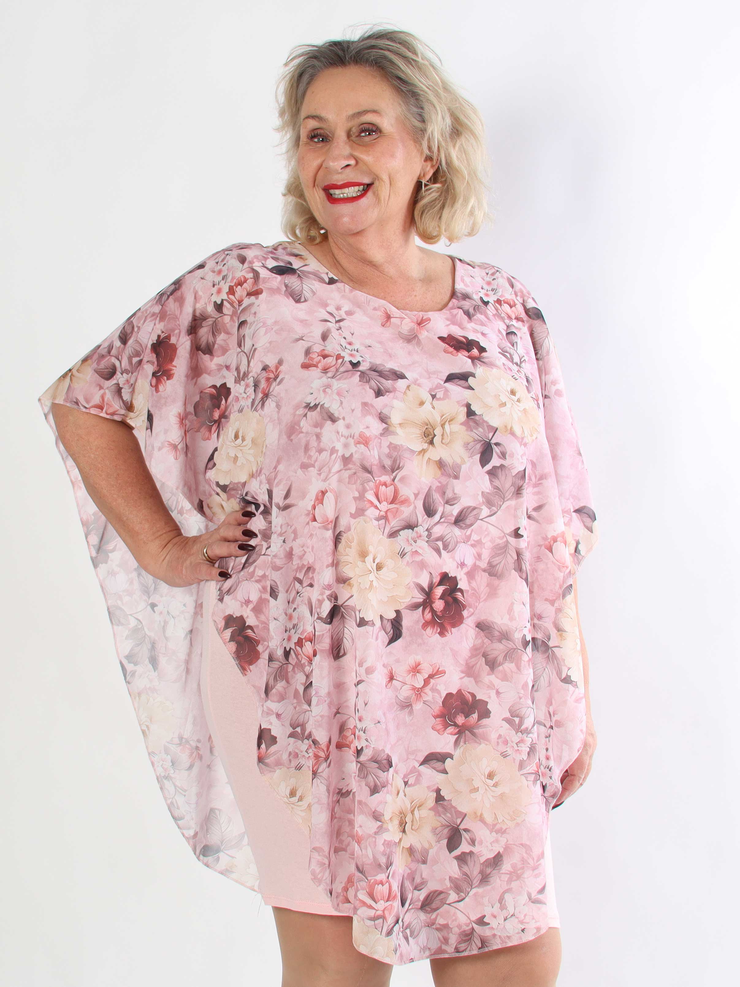 Kenya Flower - Plus size kjole med et let chiffonstykke
