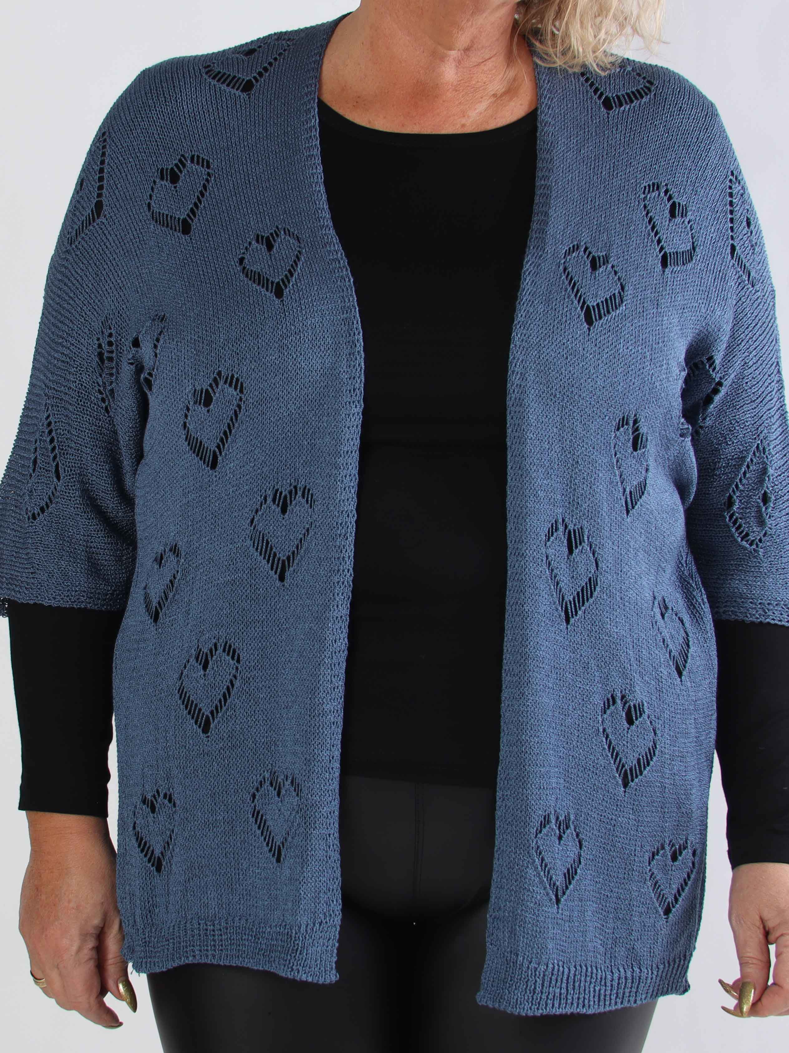 Kerry - Plus size strikcardigan med fint hullet hjertemønster