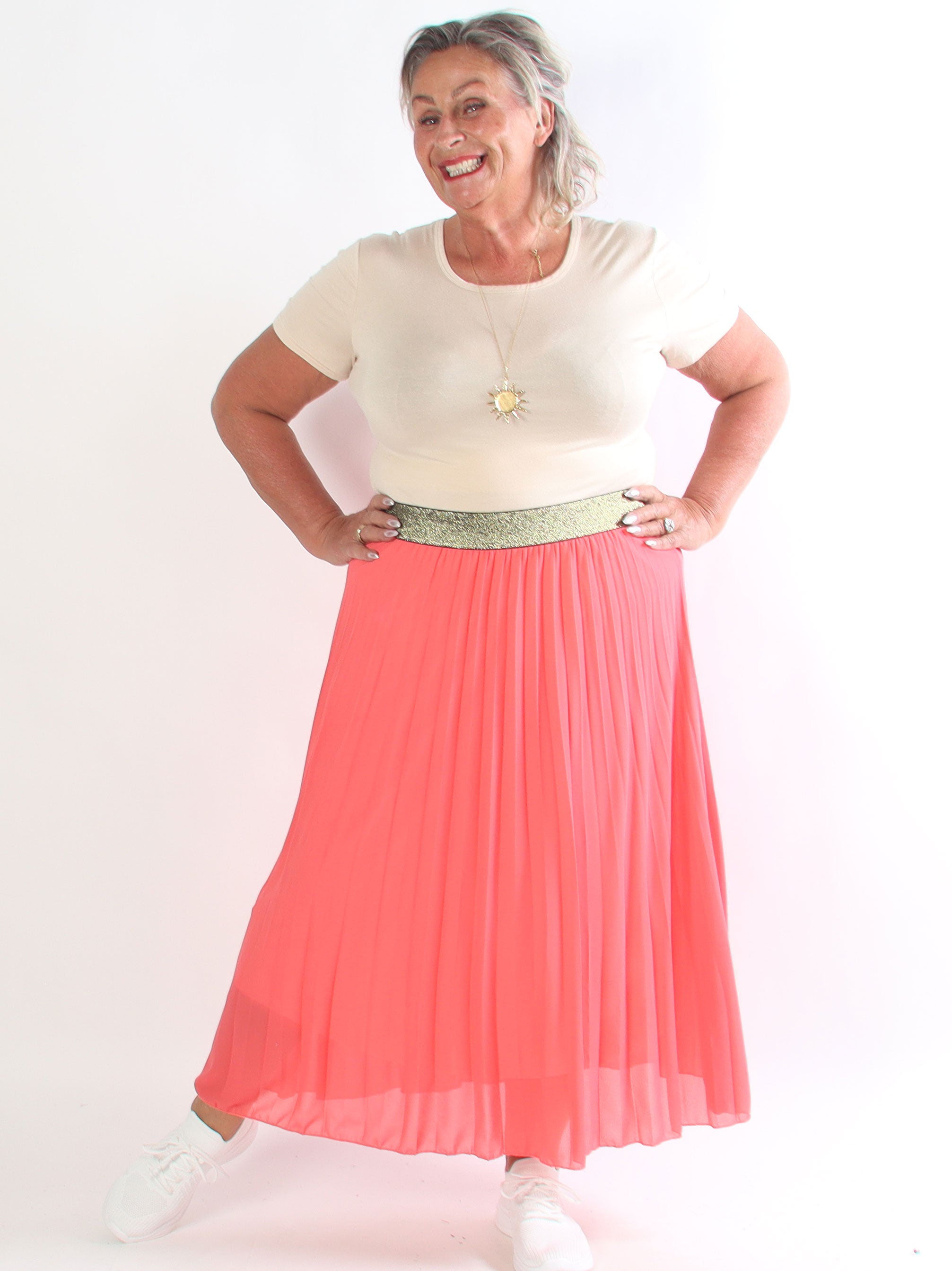 Kirila - Plisseret plus size nederdel i let chiffon med gylden elastikkant