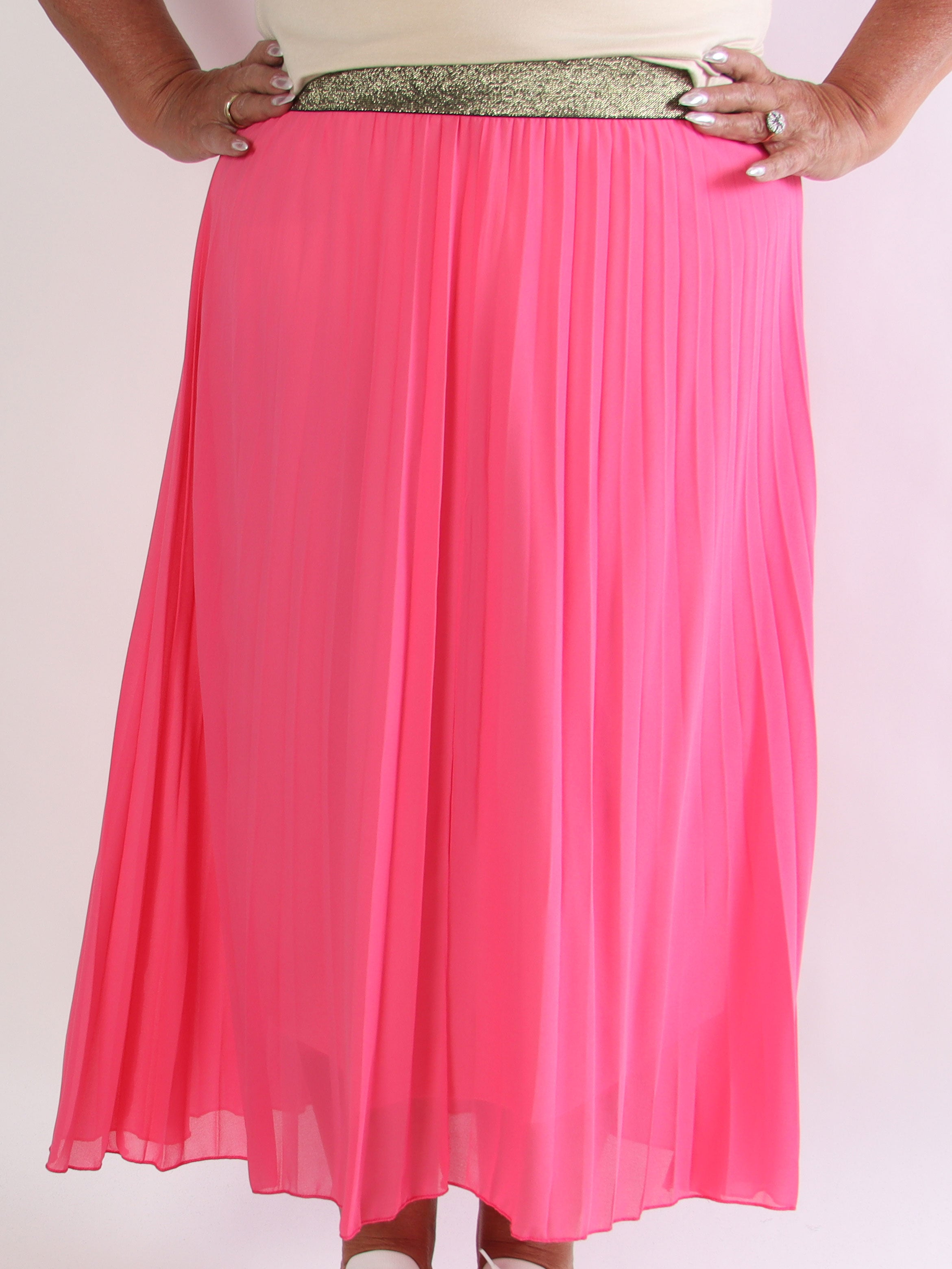 Kirila - Plisseret plus size nederdel i let chiffon med gylden elastikkant