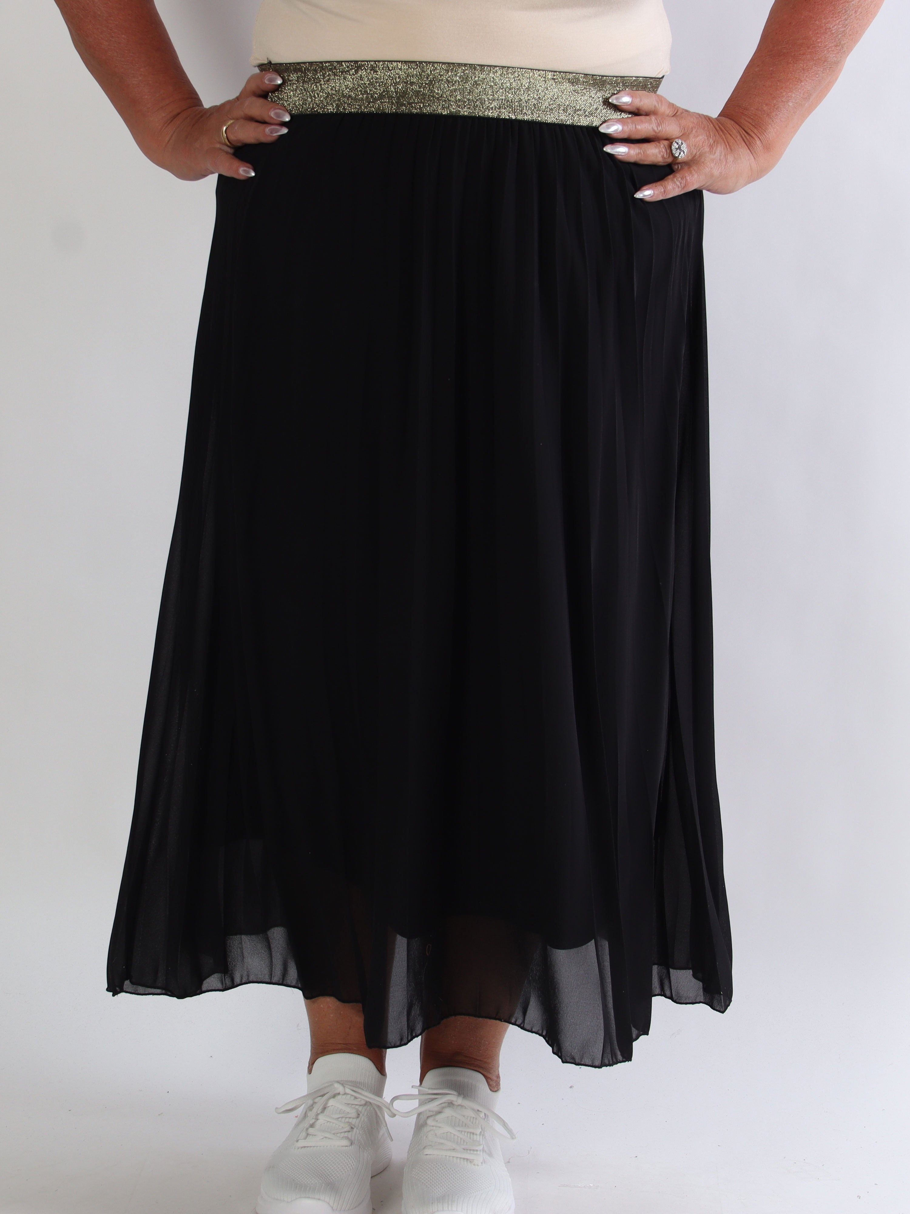 Kirila - Plisseret plus size nederdel i let chiffon med gylden elastikkant