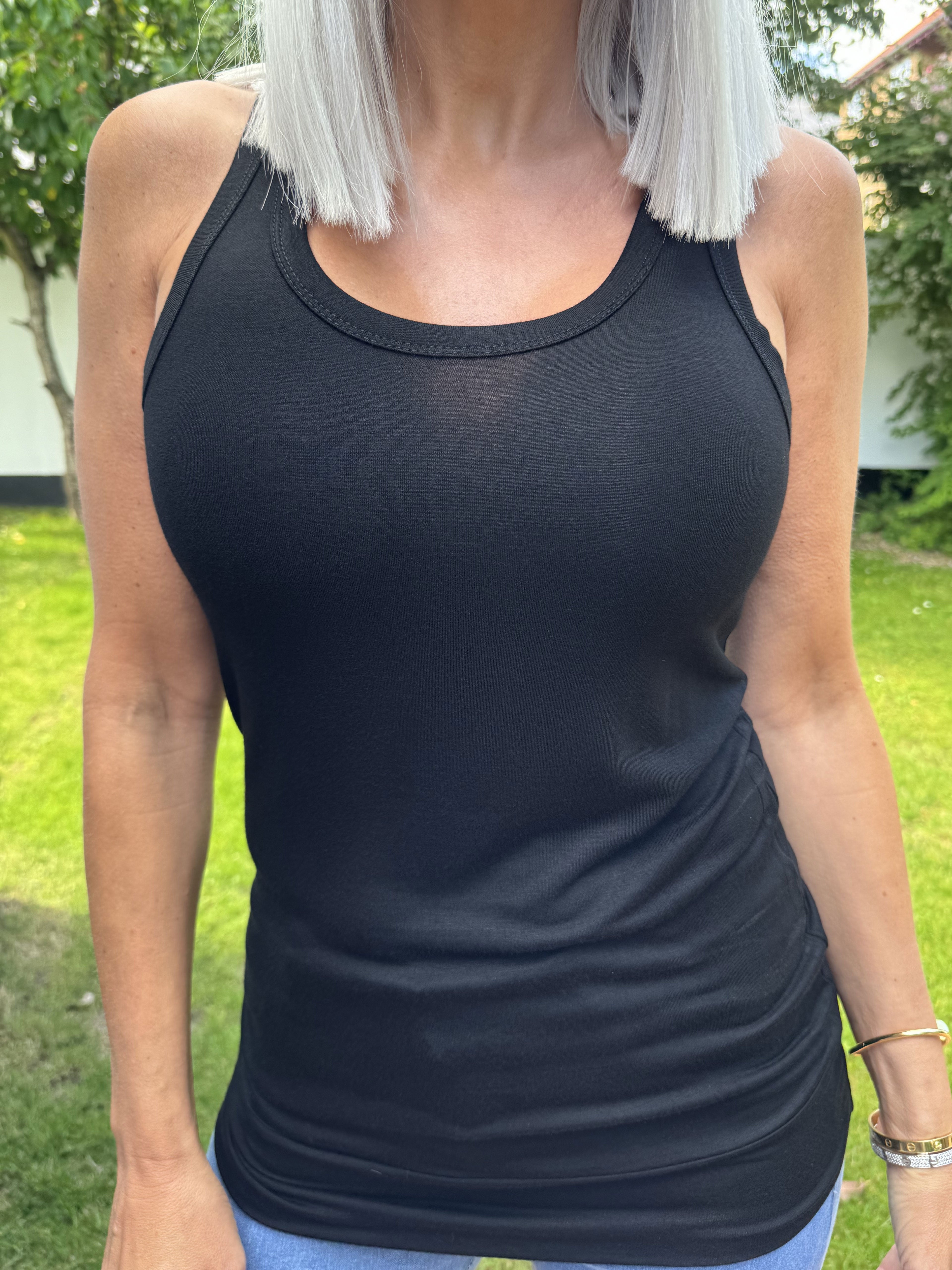 Kos - Basis top i åndbart stof