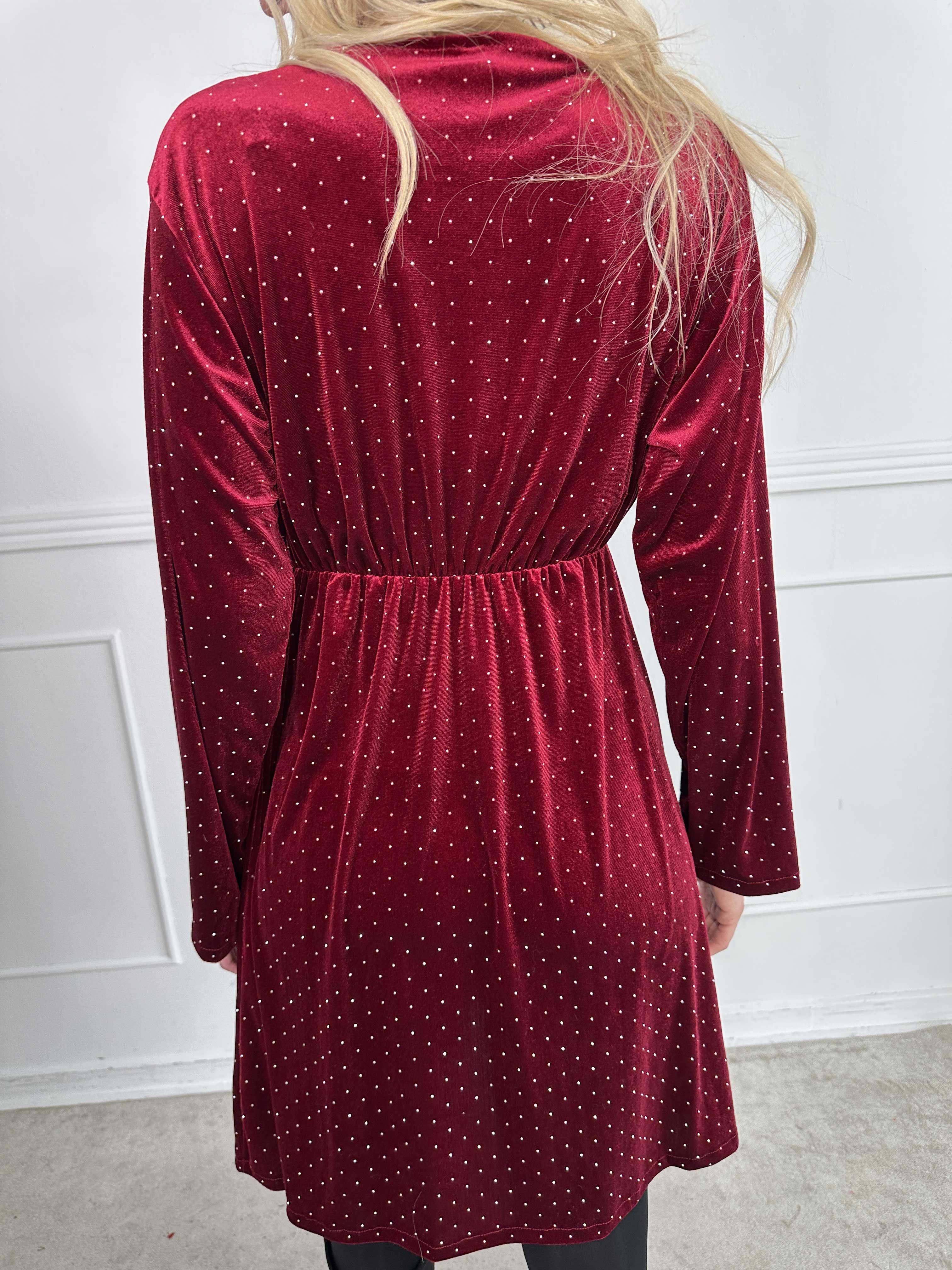 Kristil - Velourkjole med slå-om look og similisten