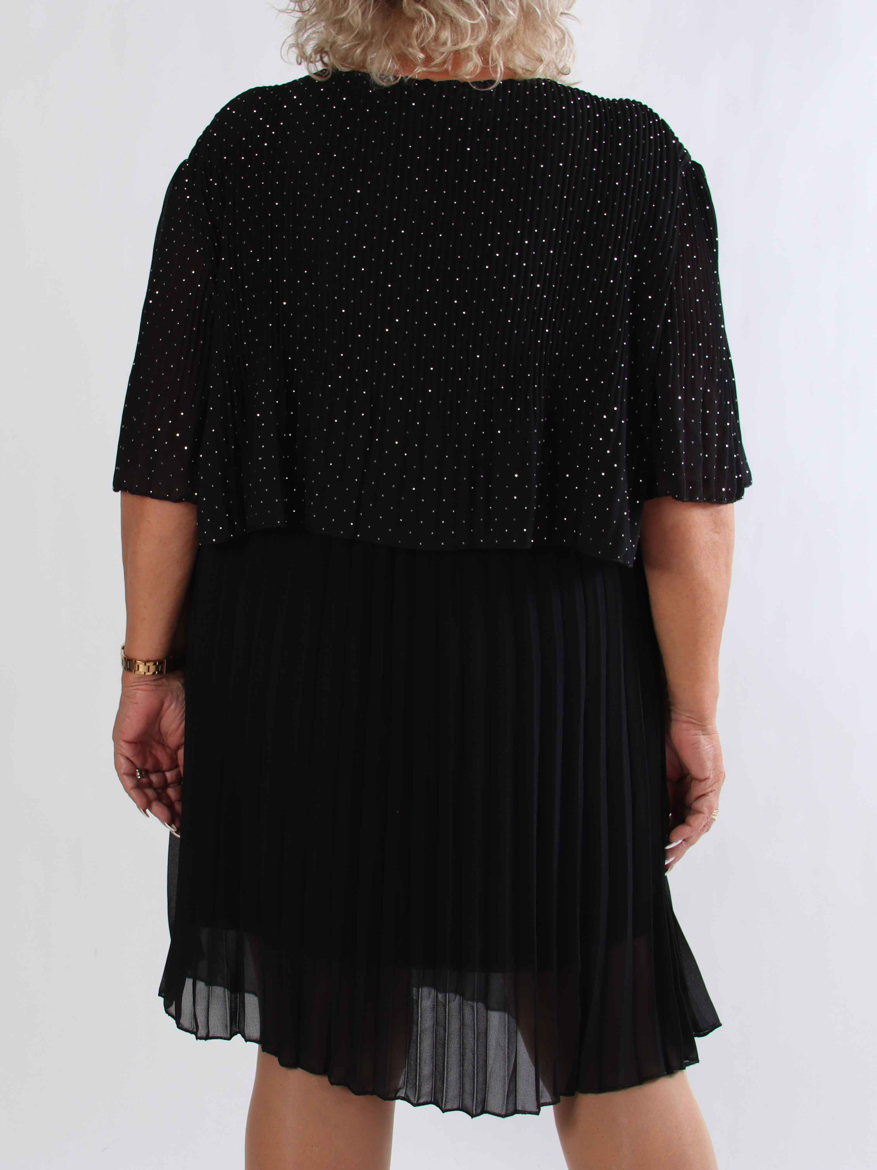 Kristina Crystal - Plisseret plus size kjole med similisten og flæselag