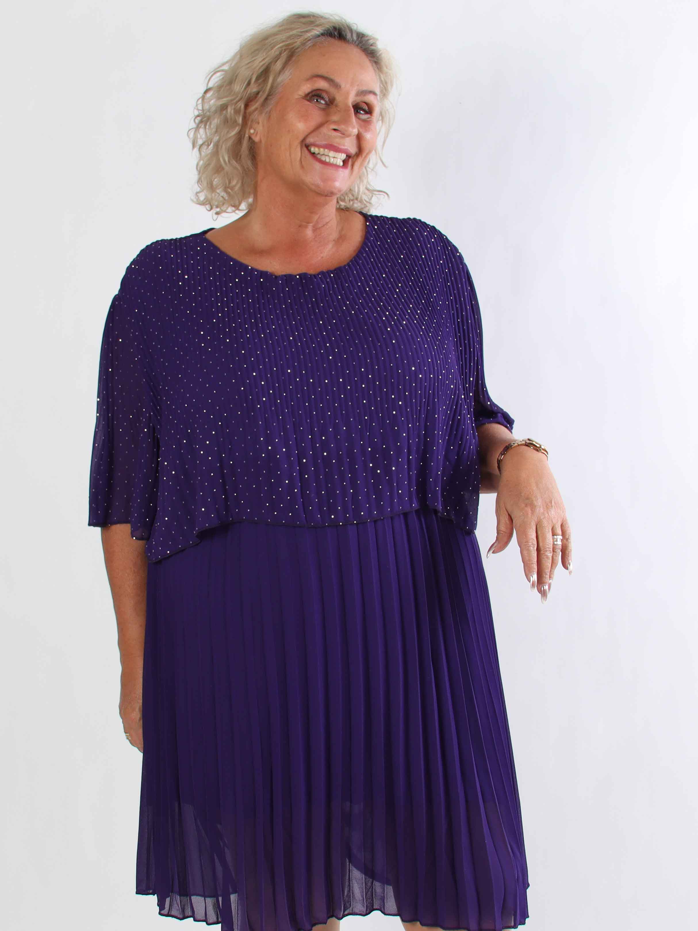 Kristina Crystal - Plisseret plus size kjole med similisten og flæselag