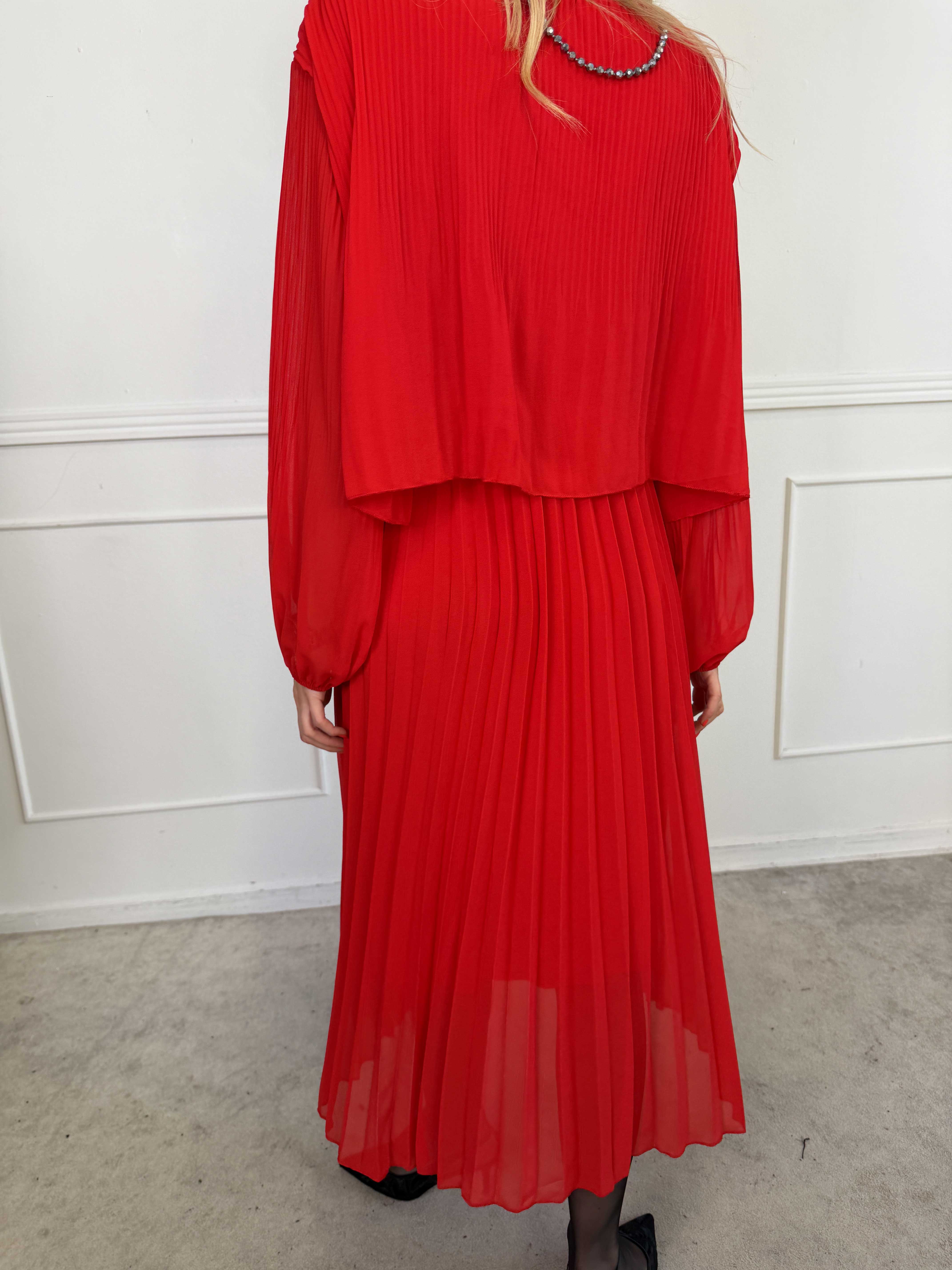 Kristina Long - Langærmet kjole med plisseringer i to lag