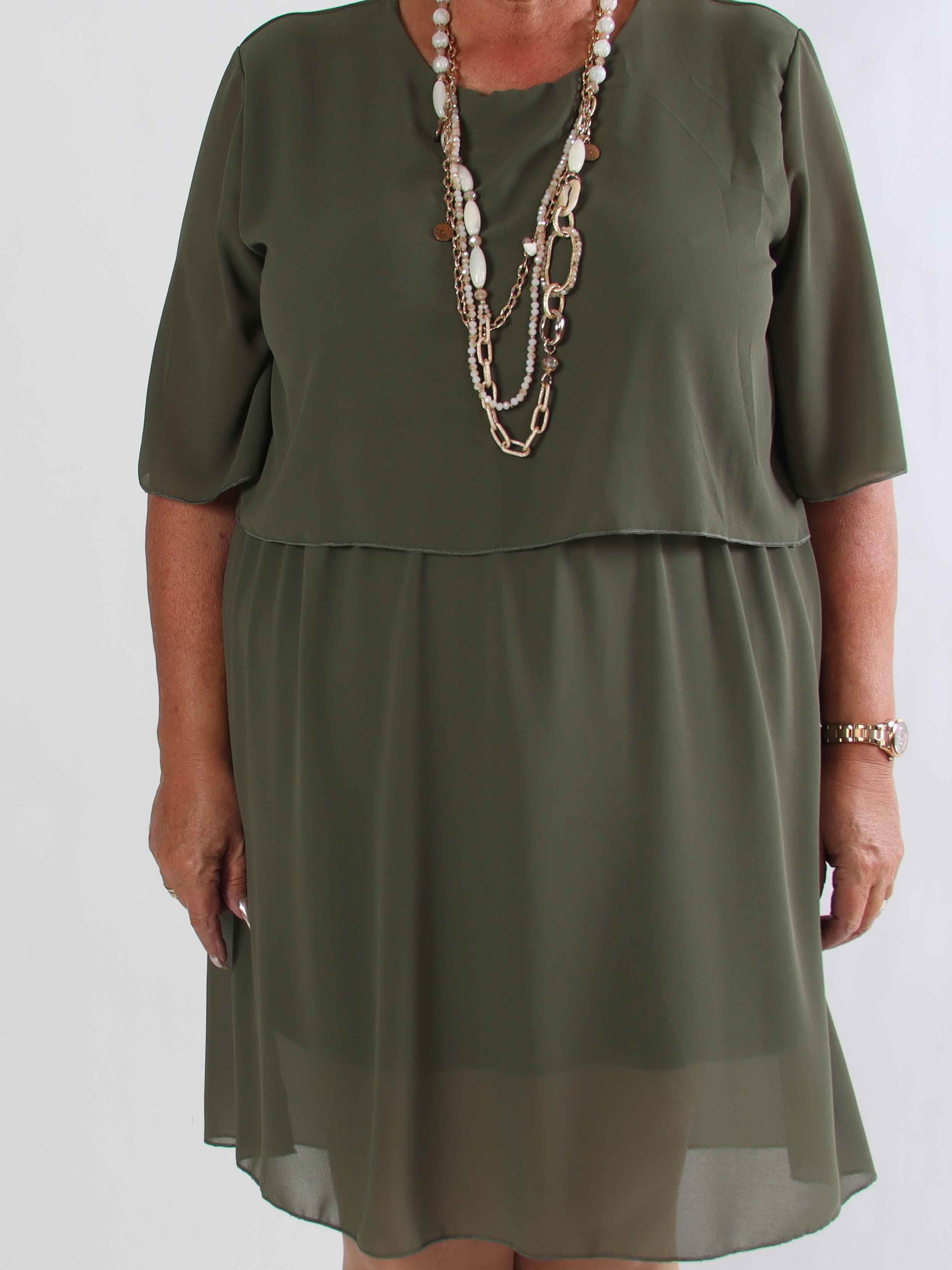 Kristina Plain - Sød plain plus size kjole i chiffon med flæselag