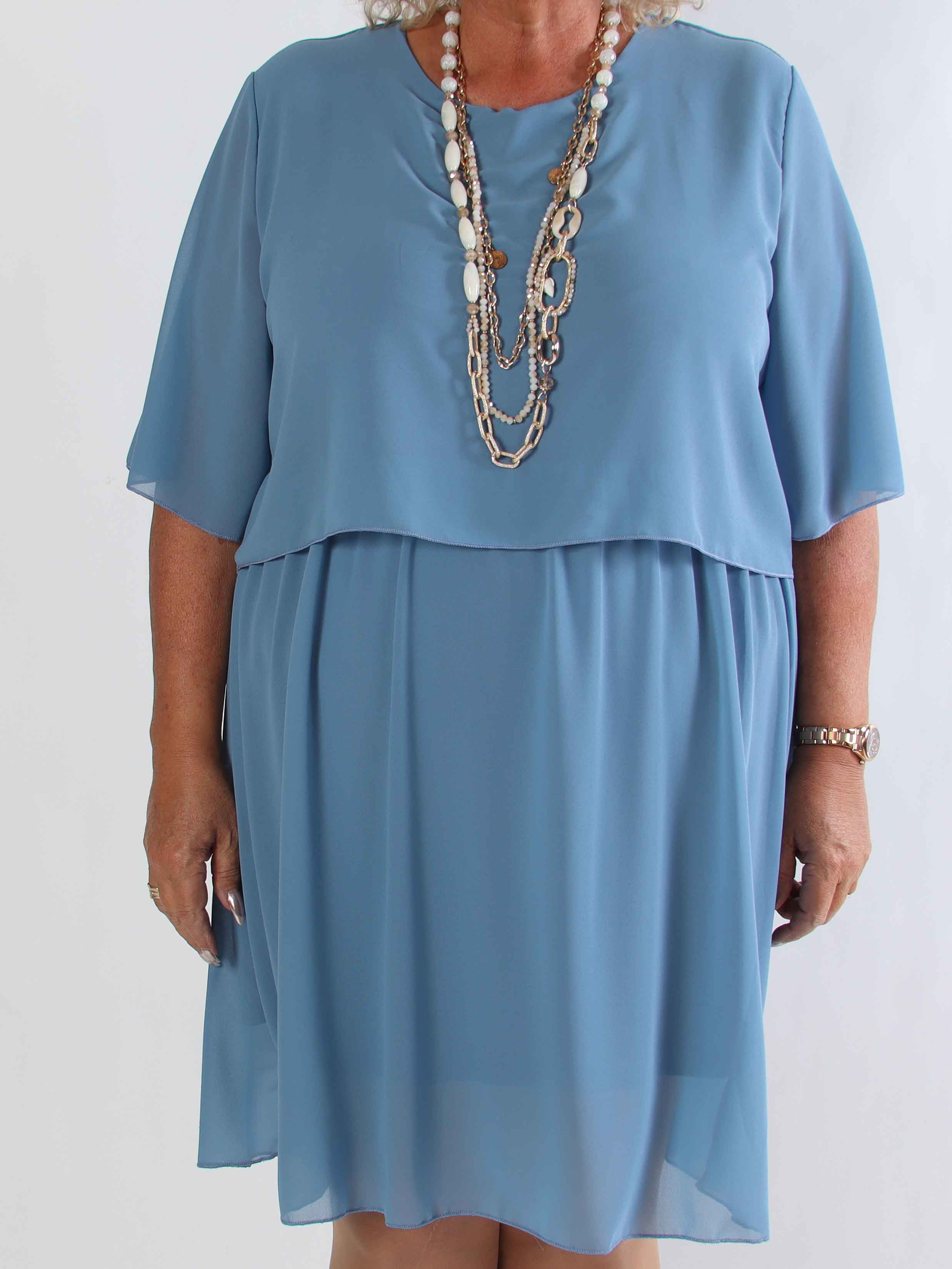 Kristina Plain - Sød plain plus size kjole i chiffon med flæselag