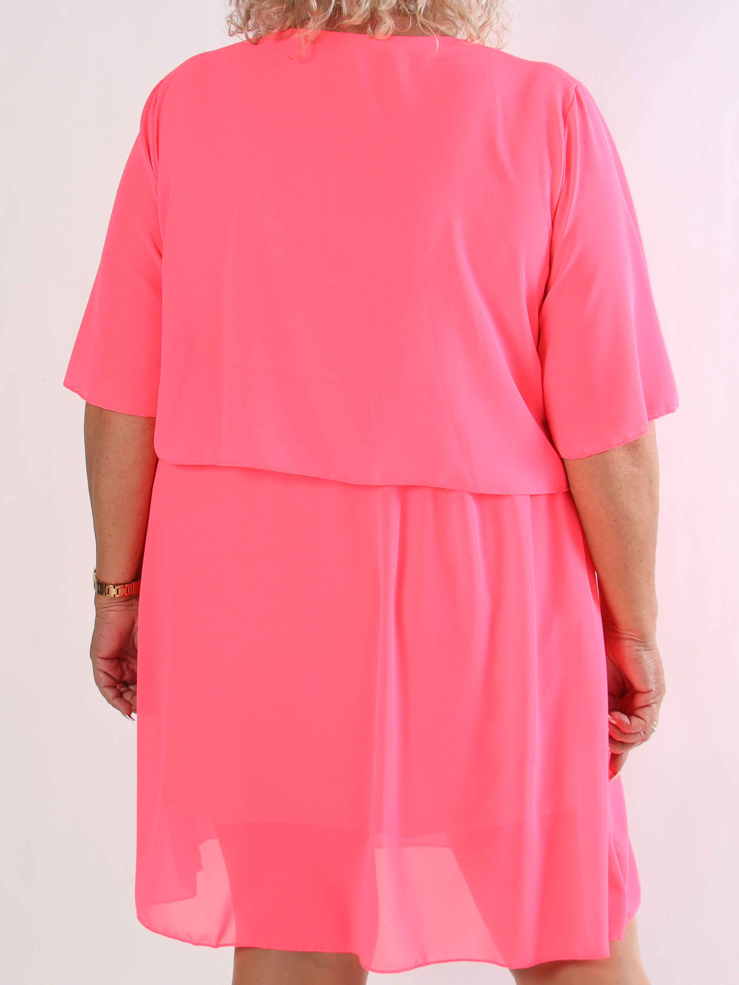 Kristina Plain - Sød plain plus size kjole i chiffon med flæselag