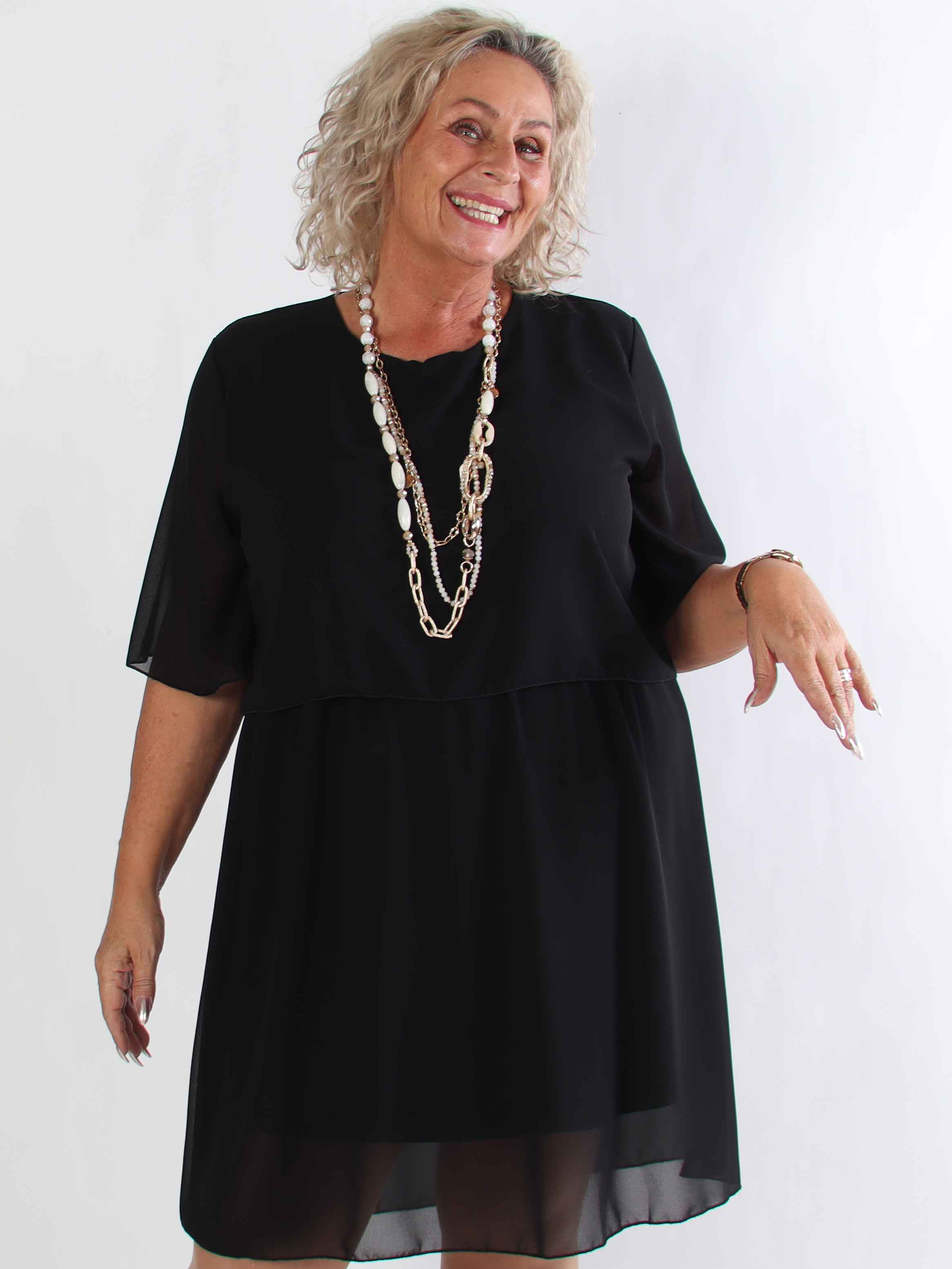 Kristina Plain - Sød plain plus size kjole i chiffon med flæselag