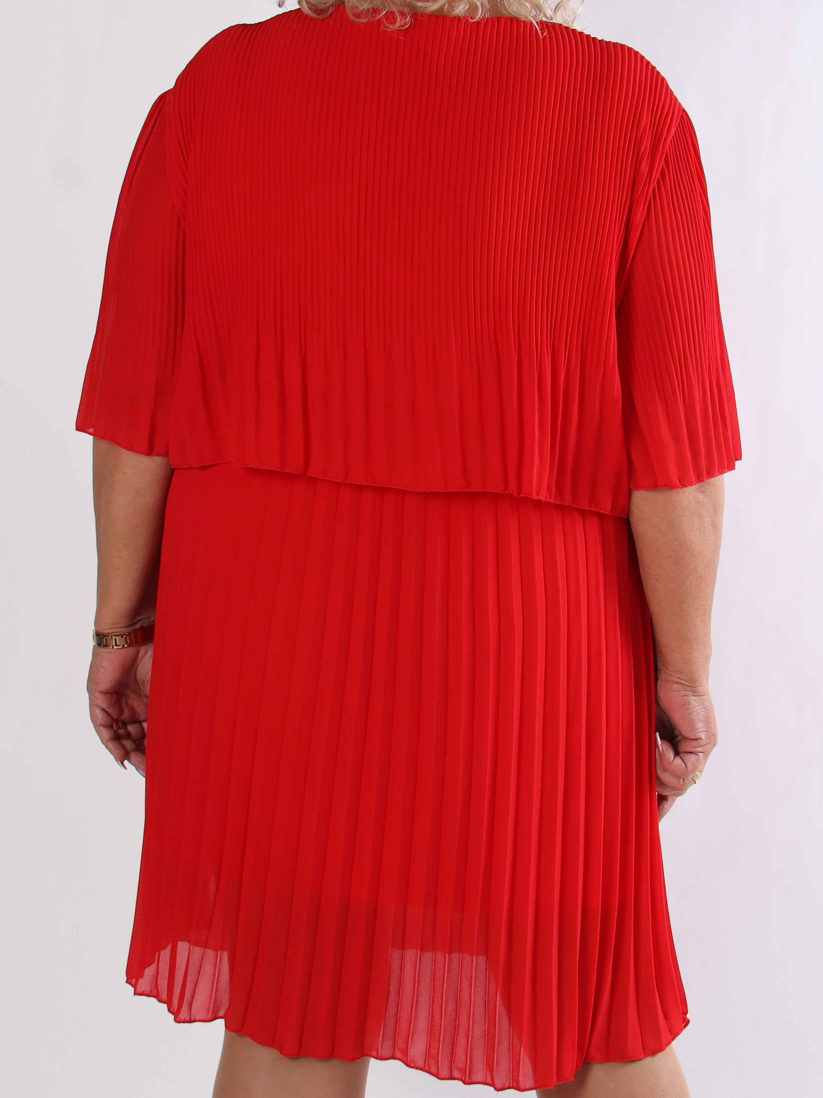 Kristina - Sød plisseret plus size kjole med flæselag