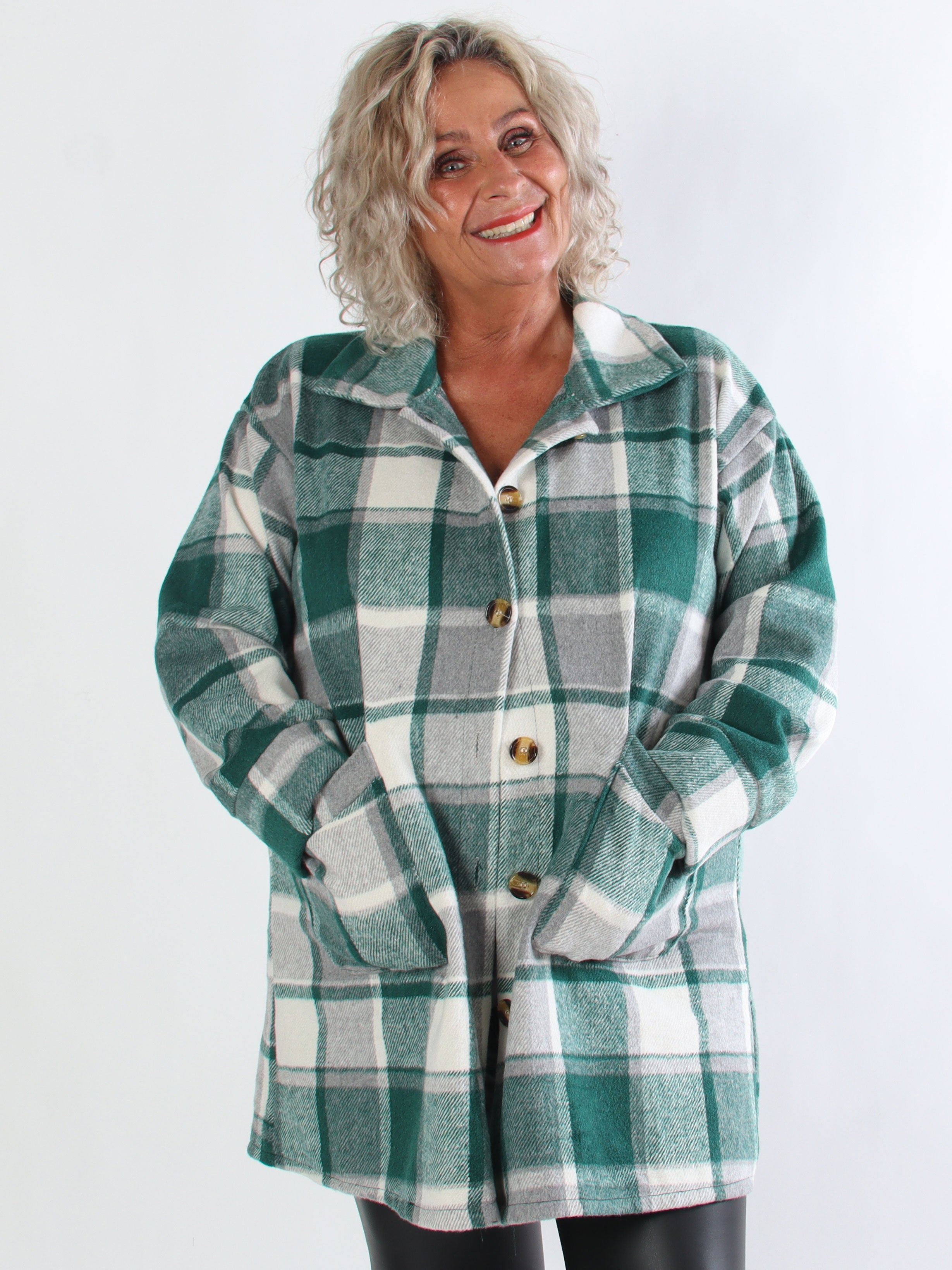 Lagos - Blød ternet plus size skjortejakke i viskose