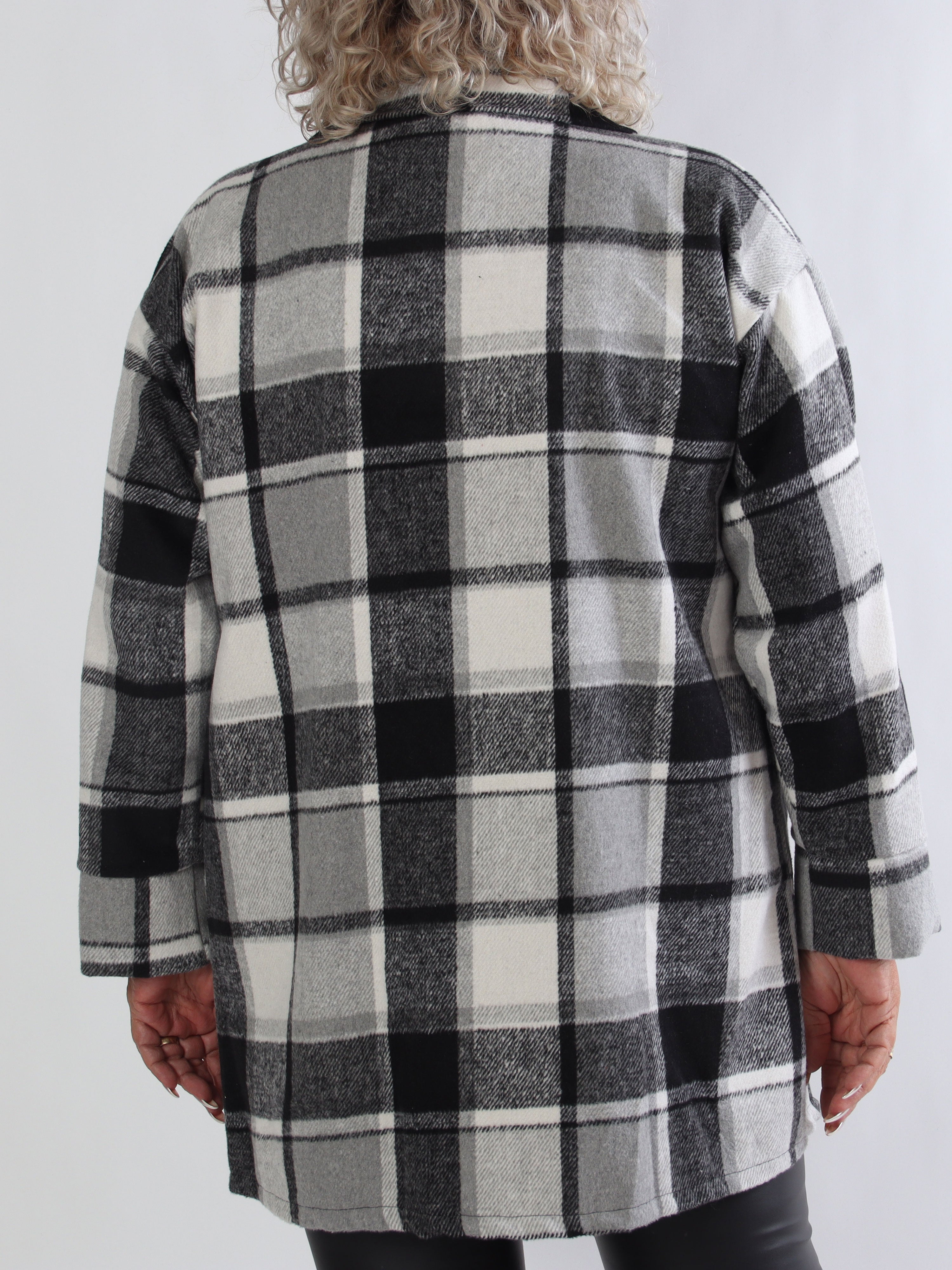 Lagos - Blød ternet plus size skjortejakke i viskose