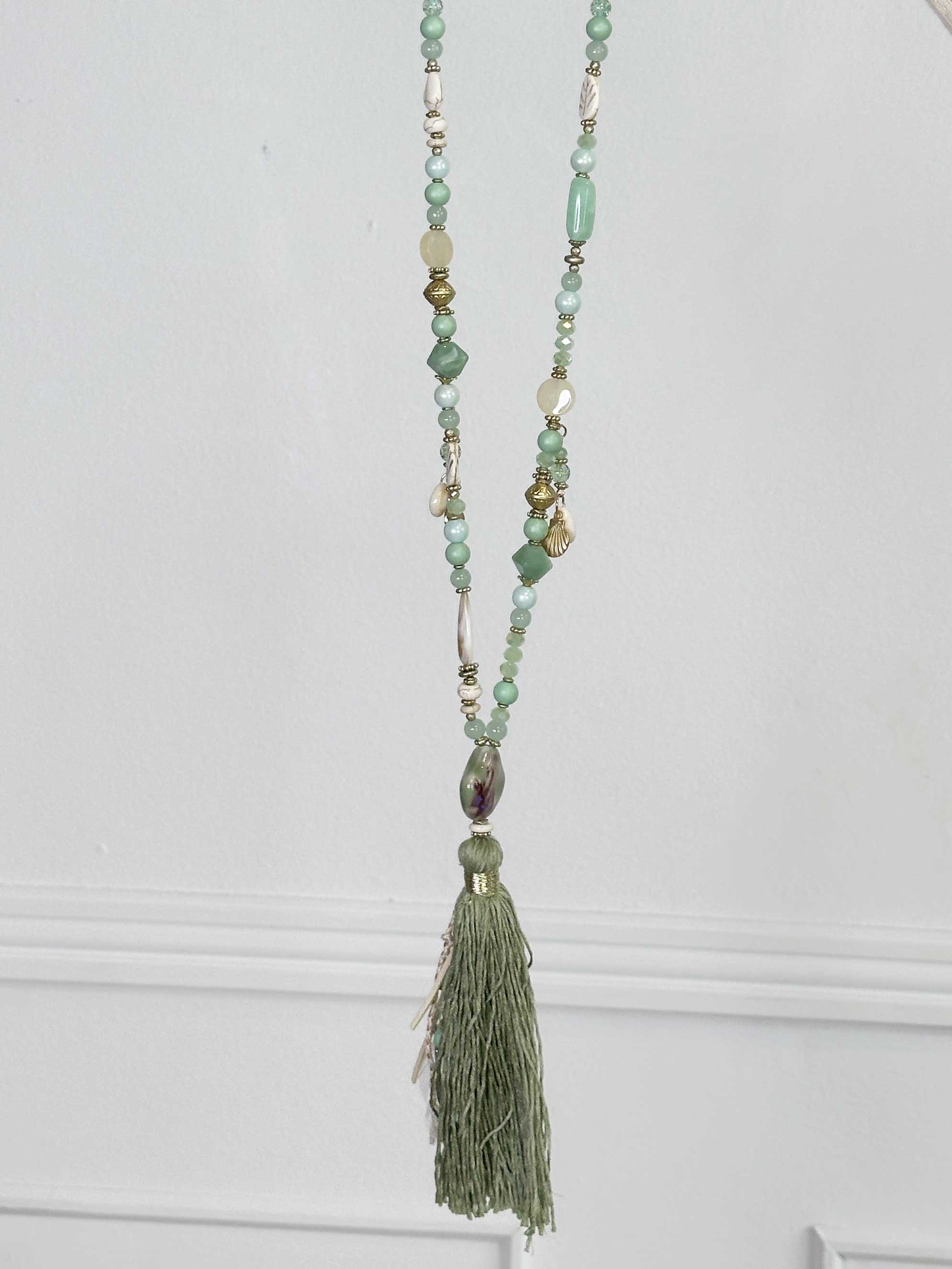 Laike - Perlehælskæde med muslingevedhæng