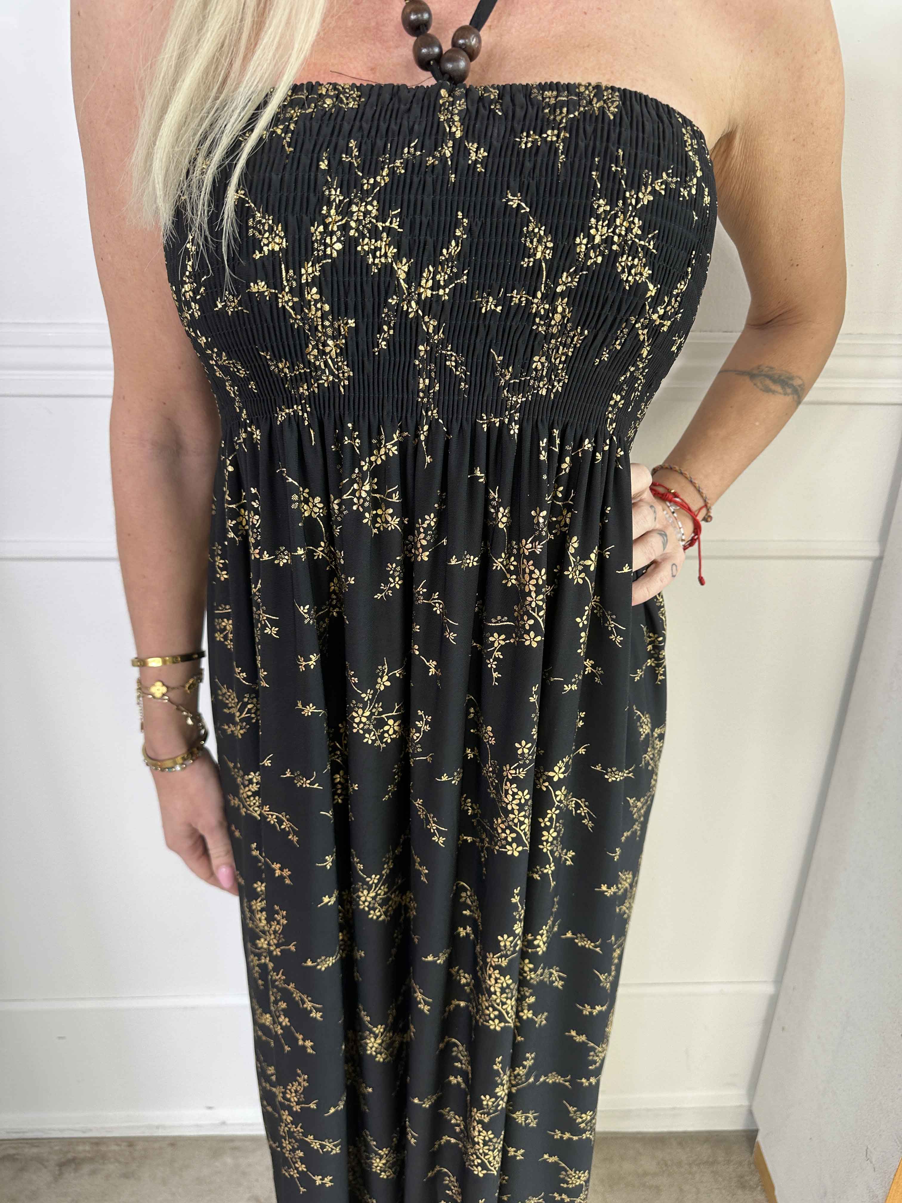 Lainey - Lang kjole med guldprint og smock henover brystet