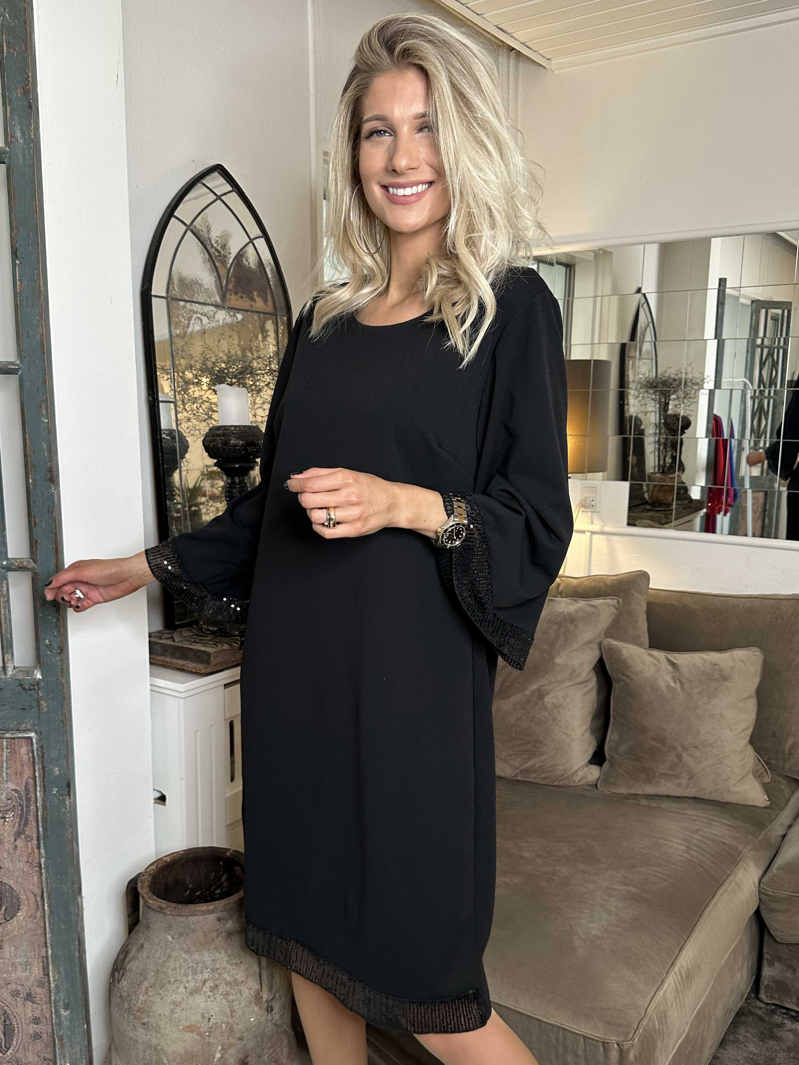 Lanza - Fin kjole detaljeret med paillet kanter