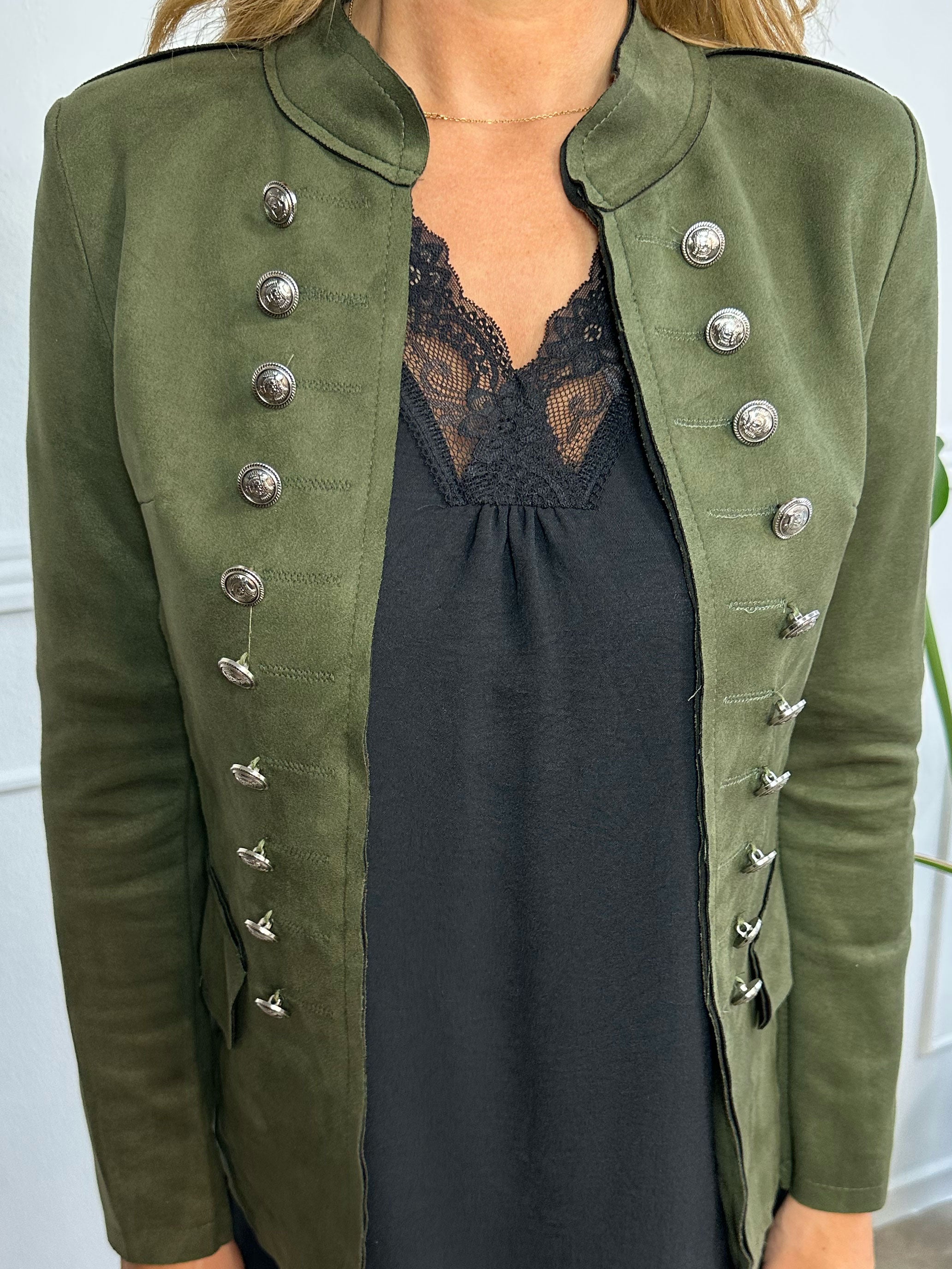 Larissa - Fin blazer i ruskindslook med knapper