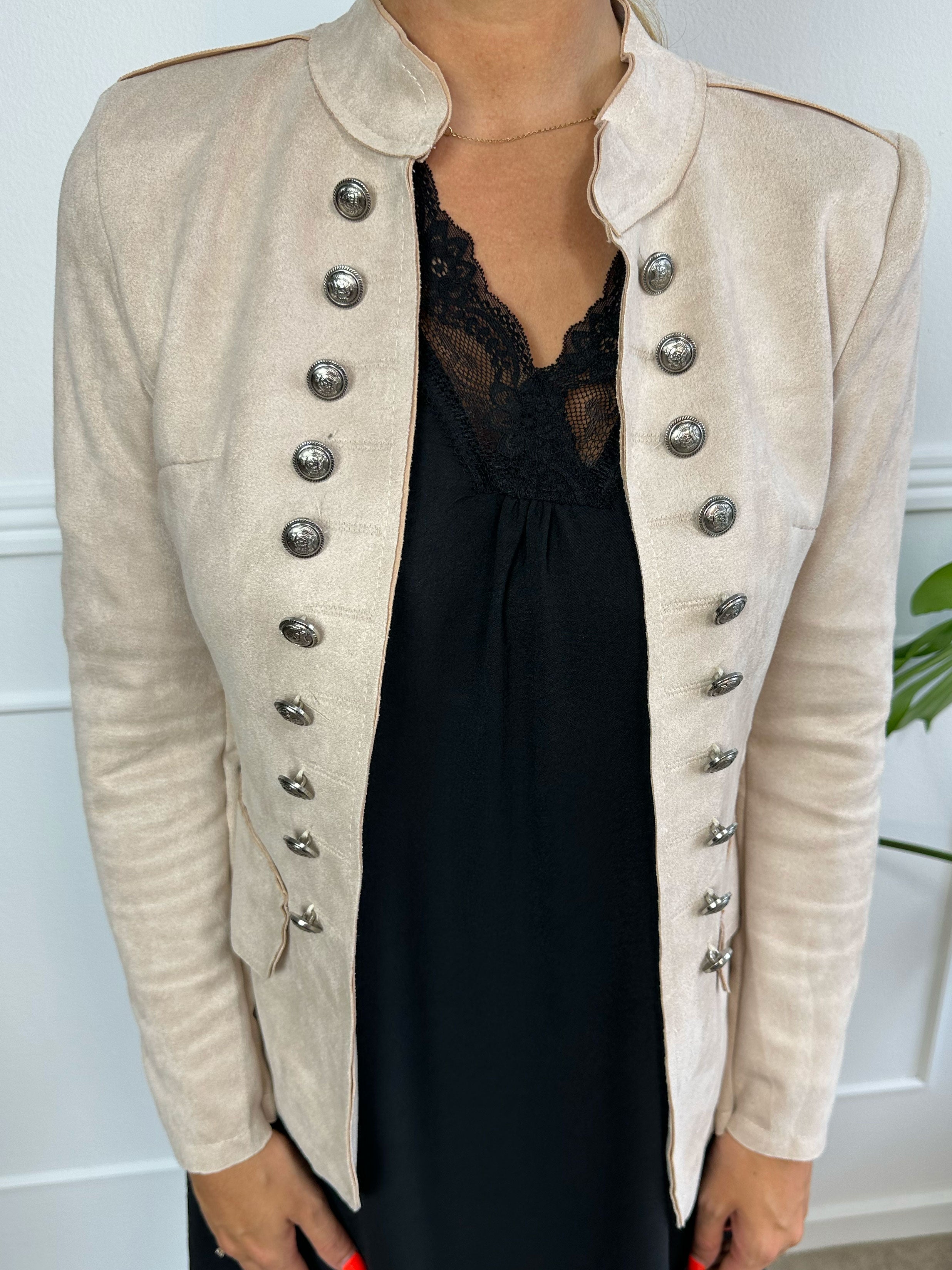 Larissa - Fin blazer i ruskindslook med knapper