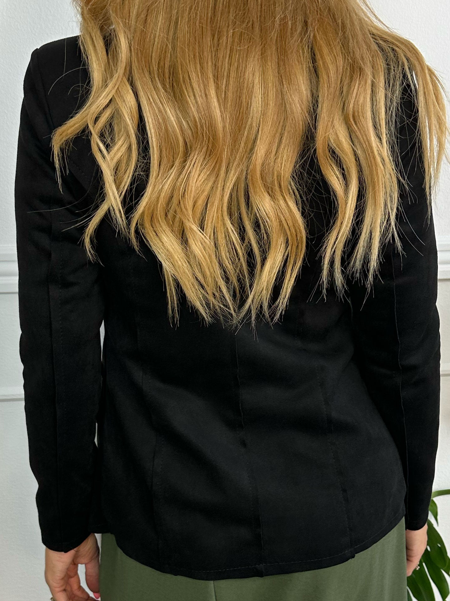 Larissa - Fin blazer i ruskindslook med knapper