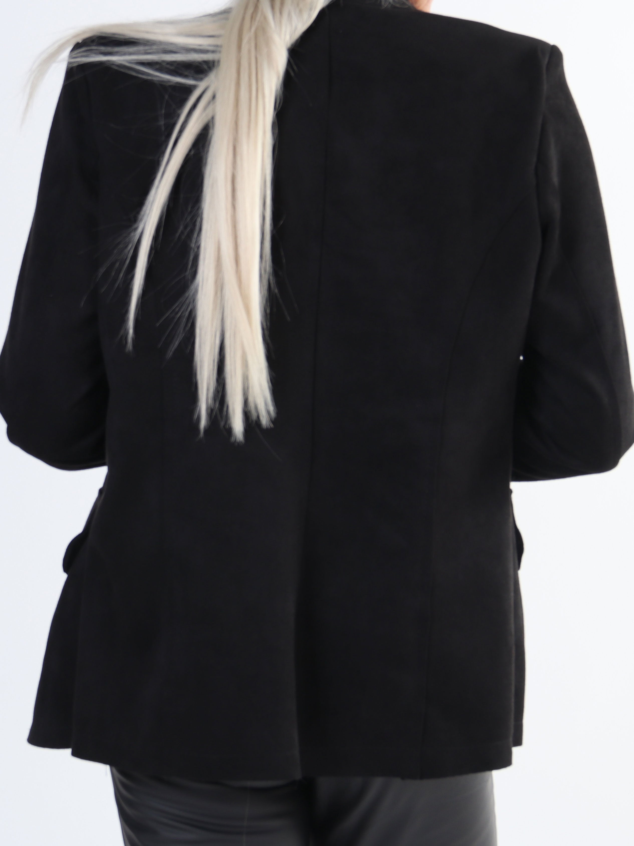 Larissa - Fin blazer i ruskindslook med knapper