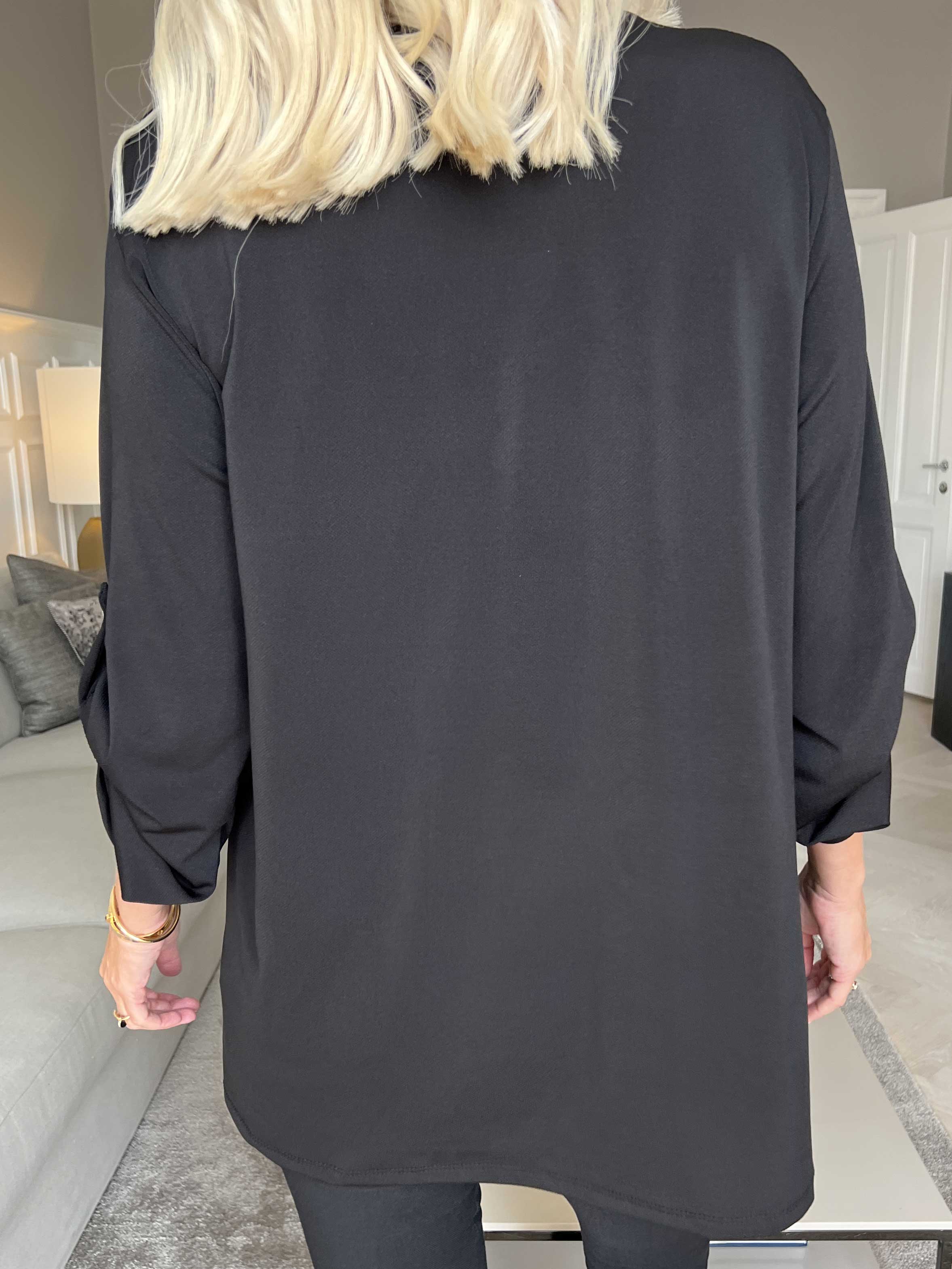 Larna - Sort tunika med v-udskæring