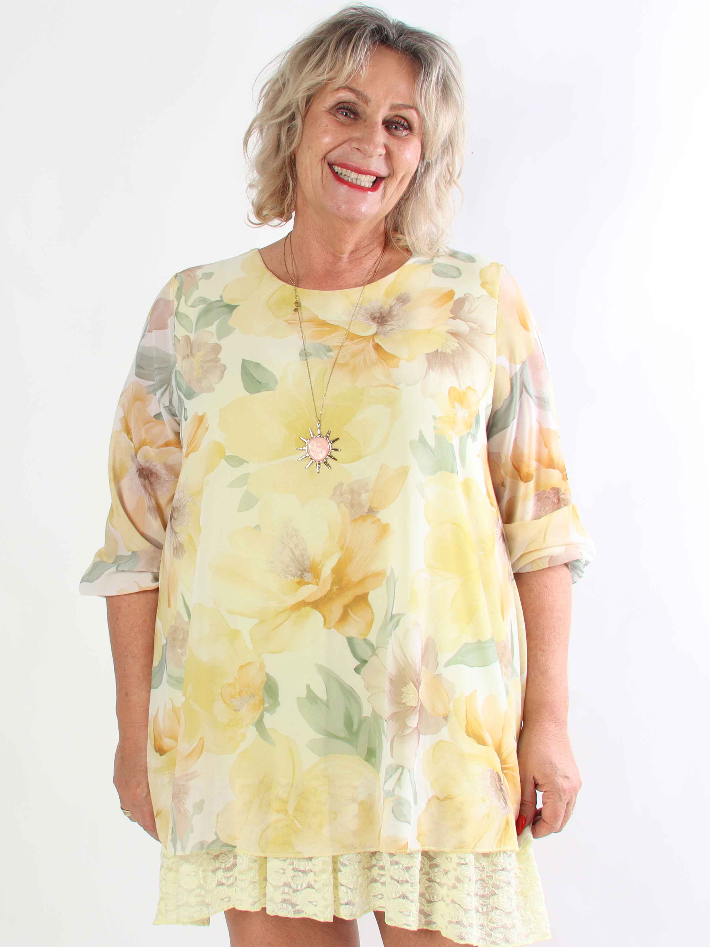 Lauren - Plus size tunikakjole i chiffon med blomsterprint og blondekant