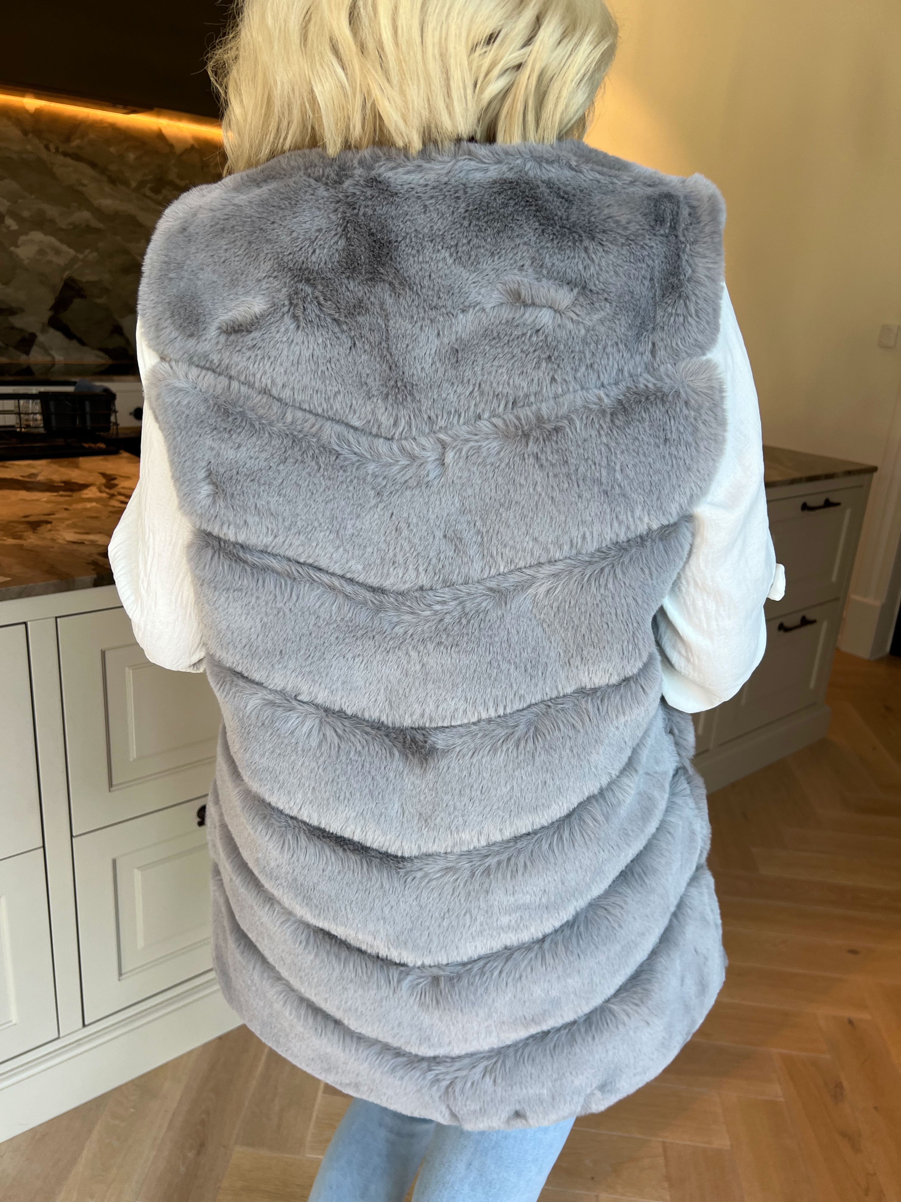 Lavinia - Blød og lækker faux fur-vest med et eksklusivt og elegant udtryk