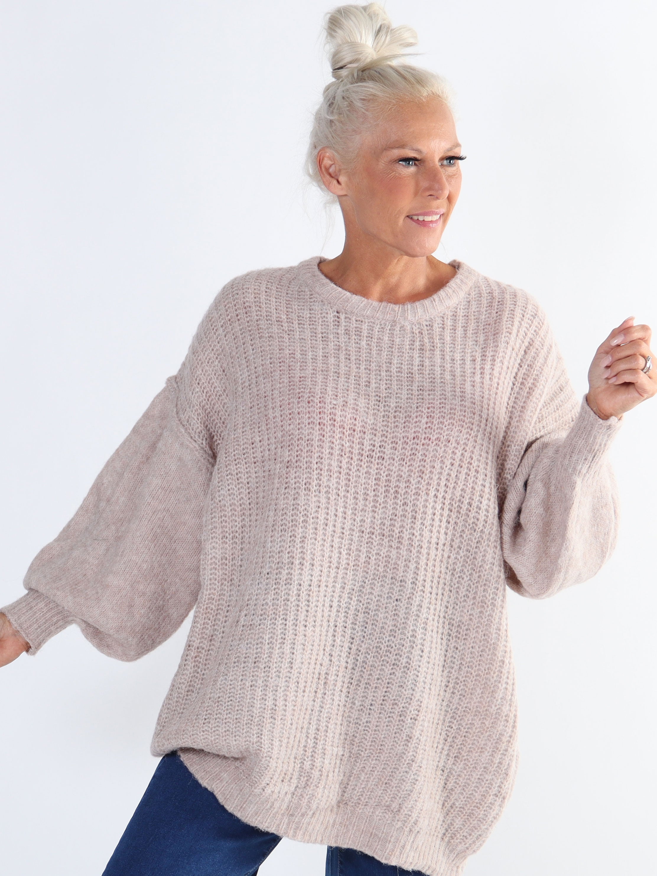Leana - Lang blød plus size strikbluse med ballonærmer