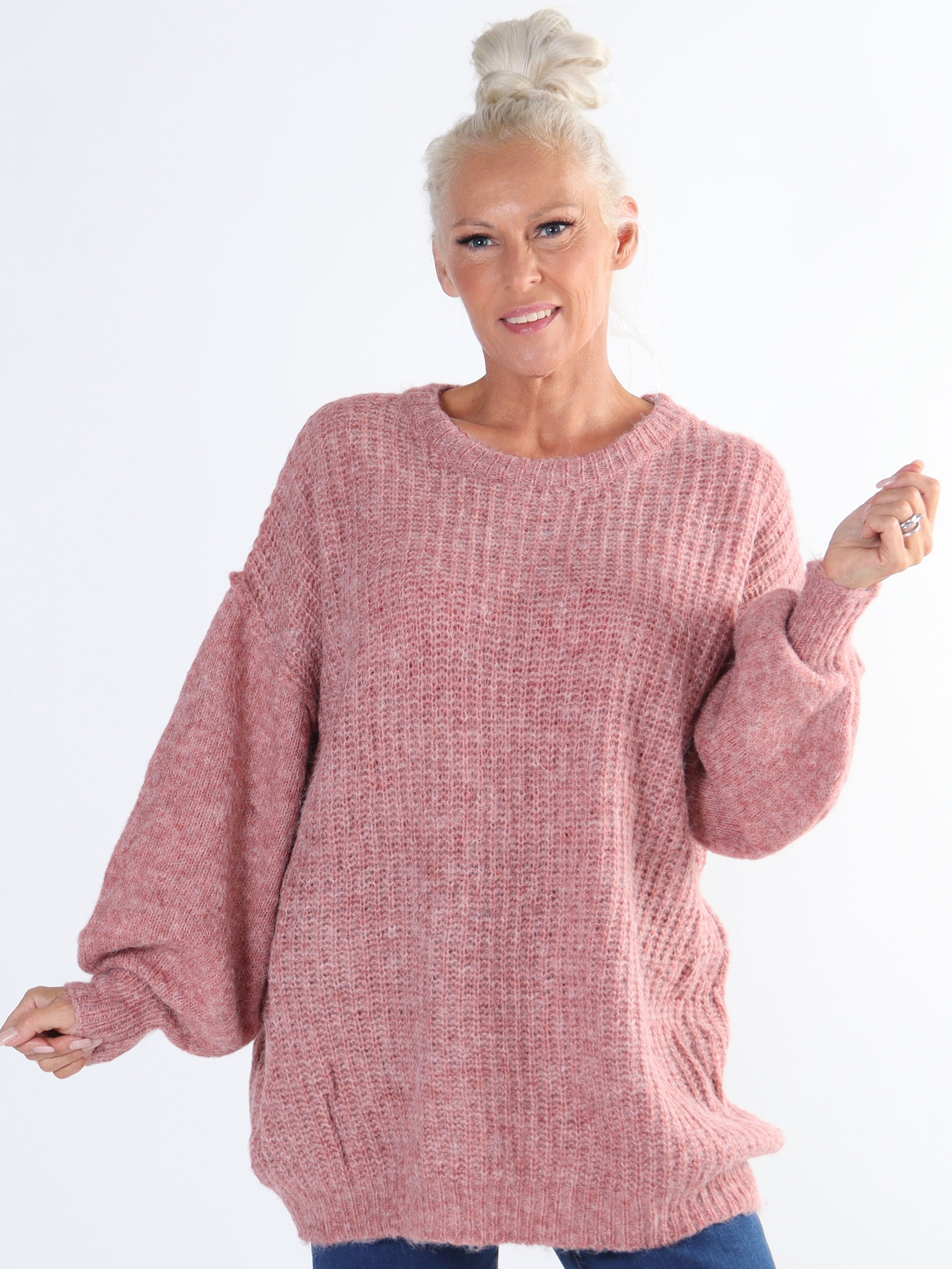 Leana - Lang blød plus size strikbluse med ballonærmer