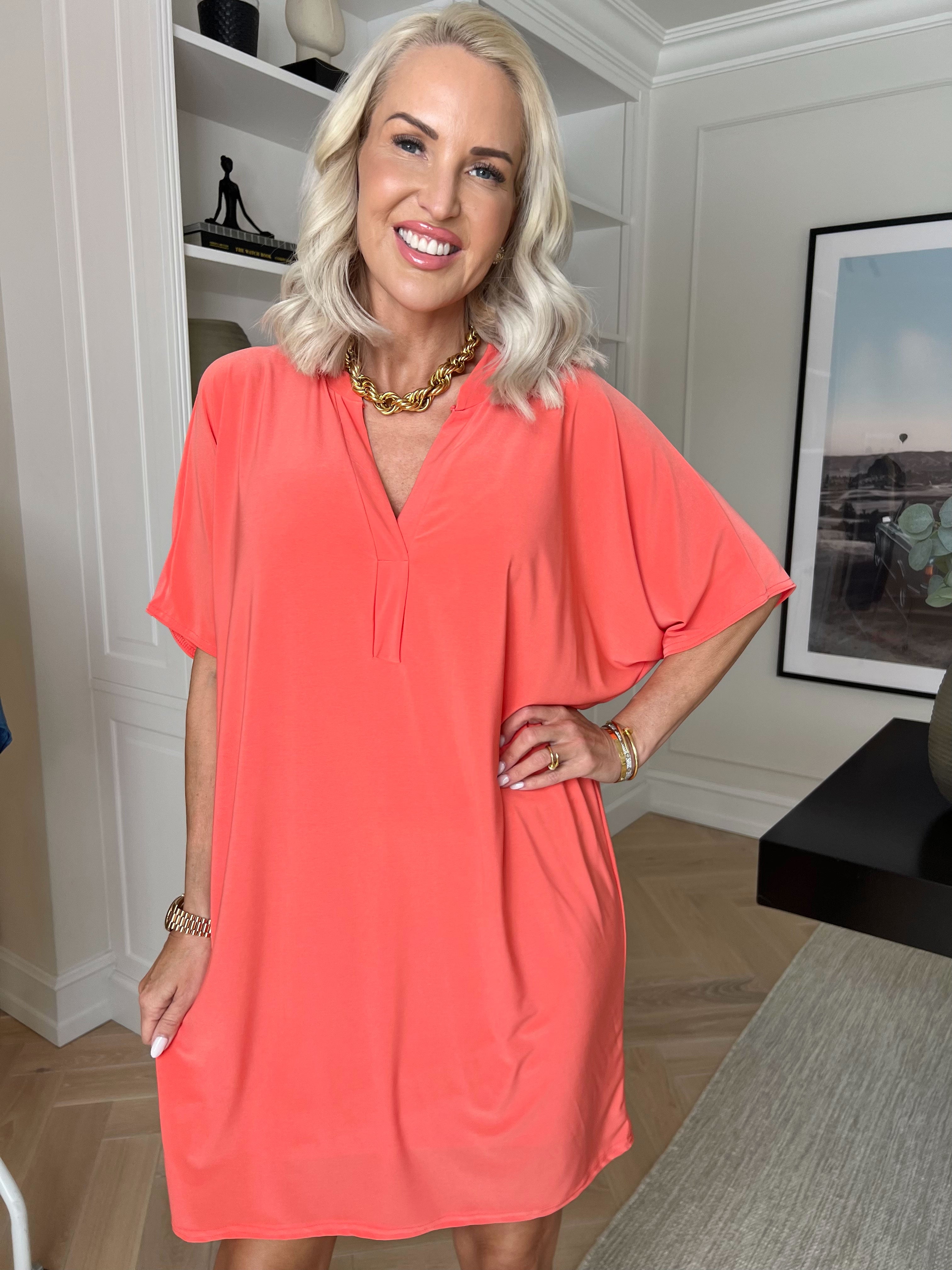 Lenna - Simpel ensfarvet kjole i elastisk stof