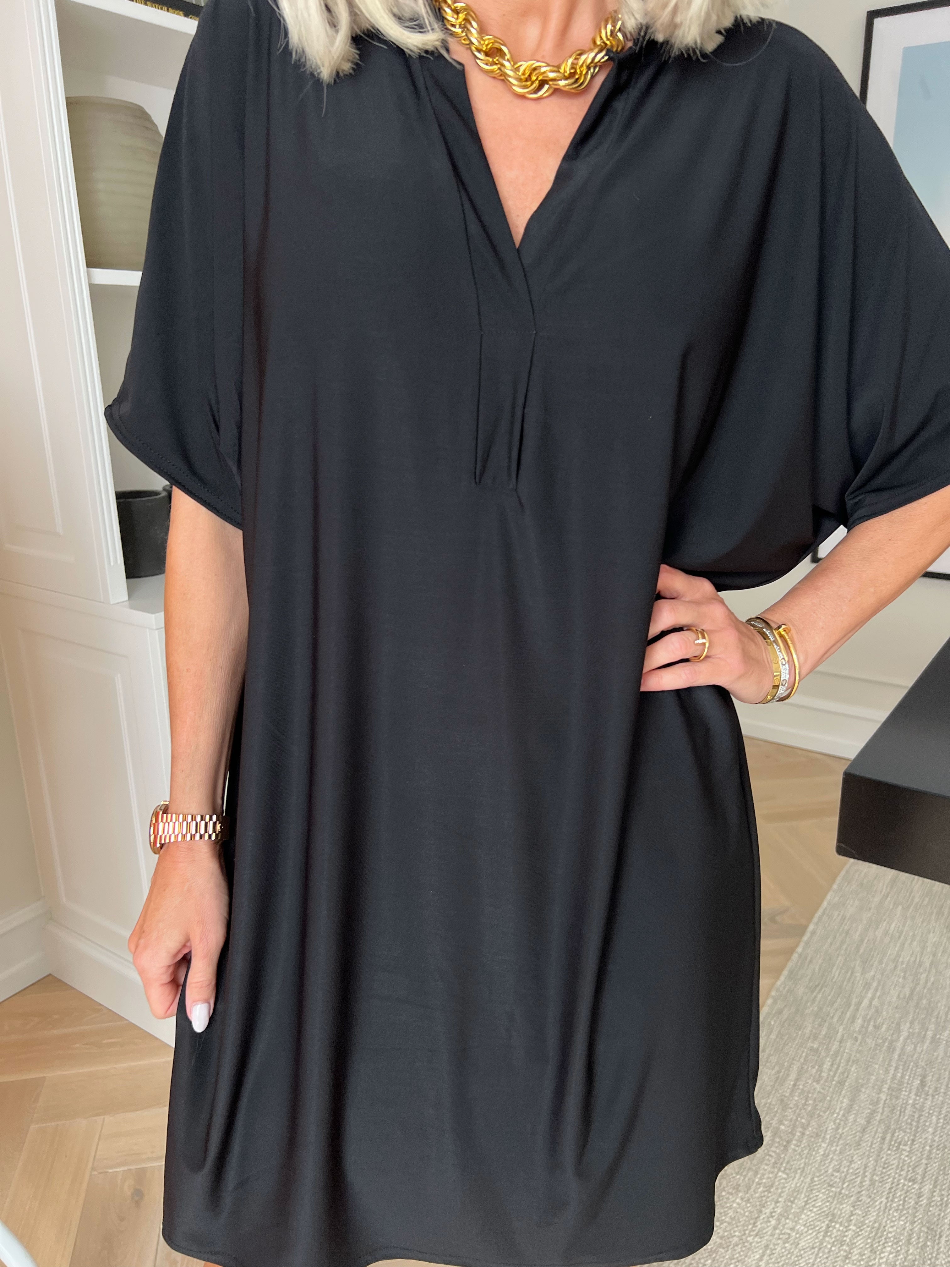 Lenna - Simpel ensfarvet kjole i elastisk stof