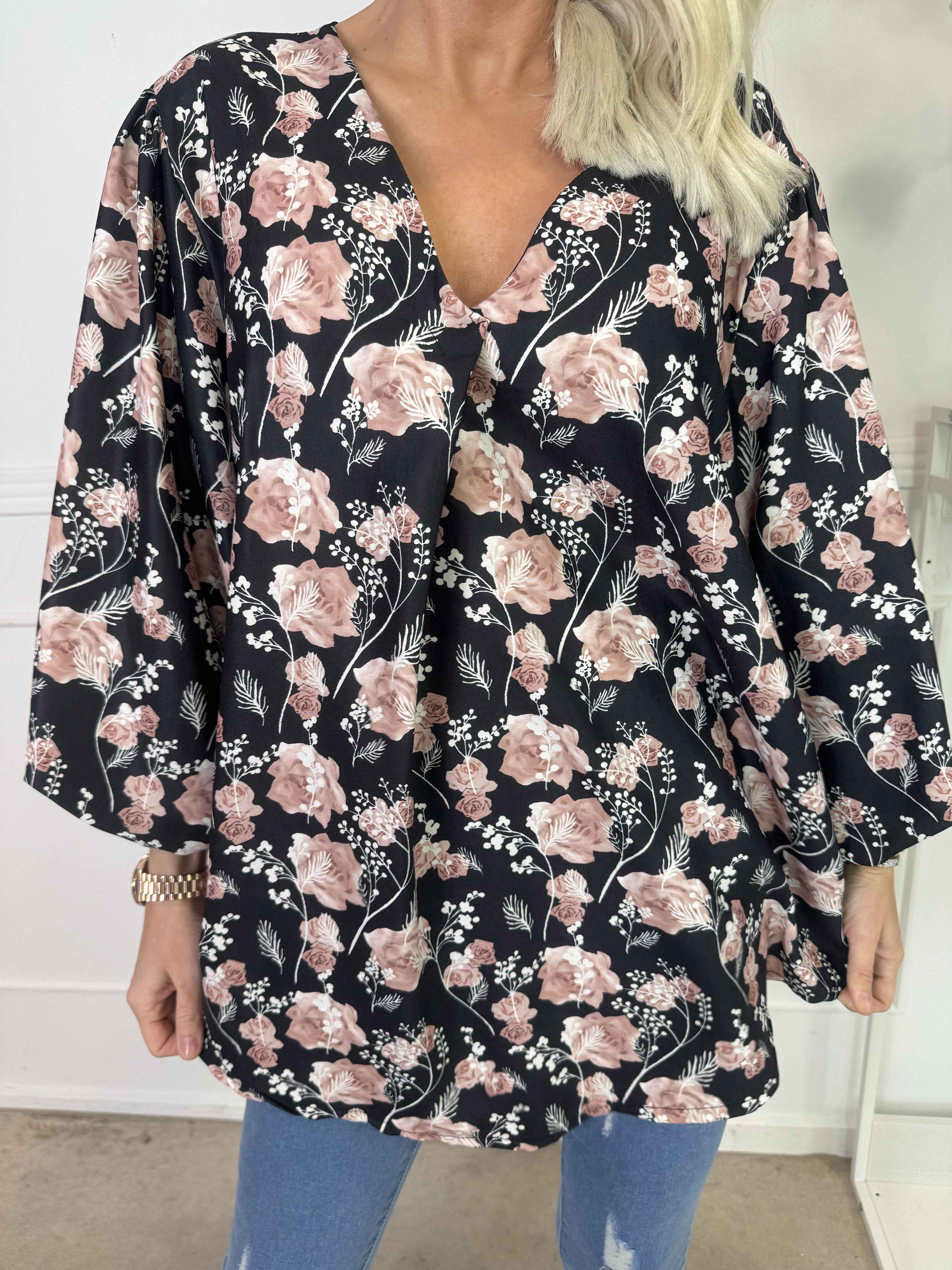 Lenora - Blomstret tunika med pufærmer og v-udskæring