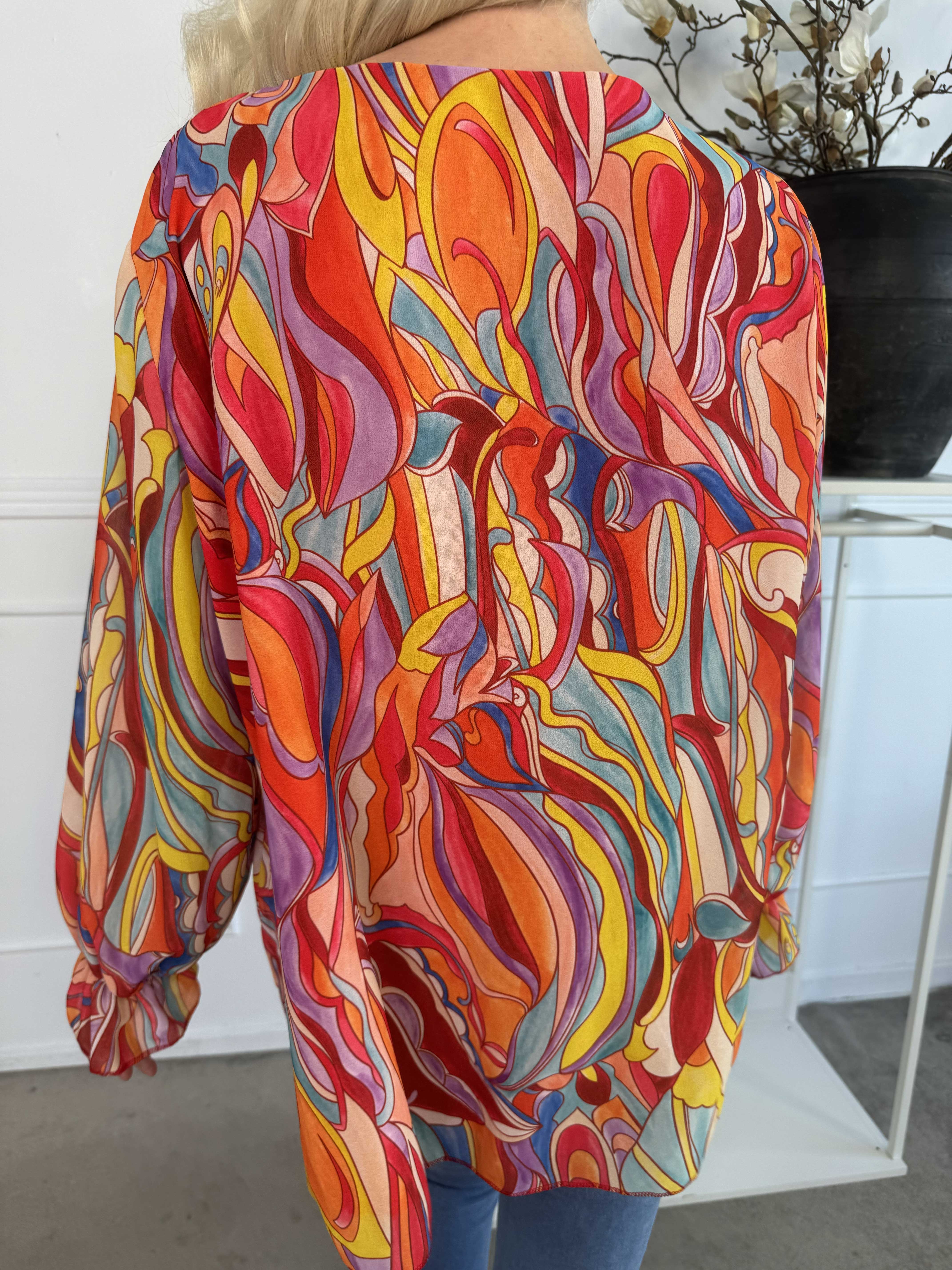 Lilia - Mønstret plisseret bluse