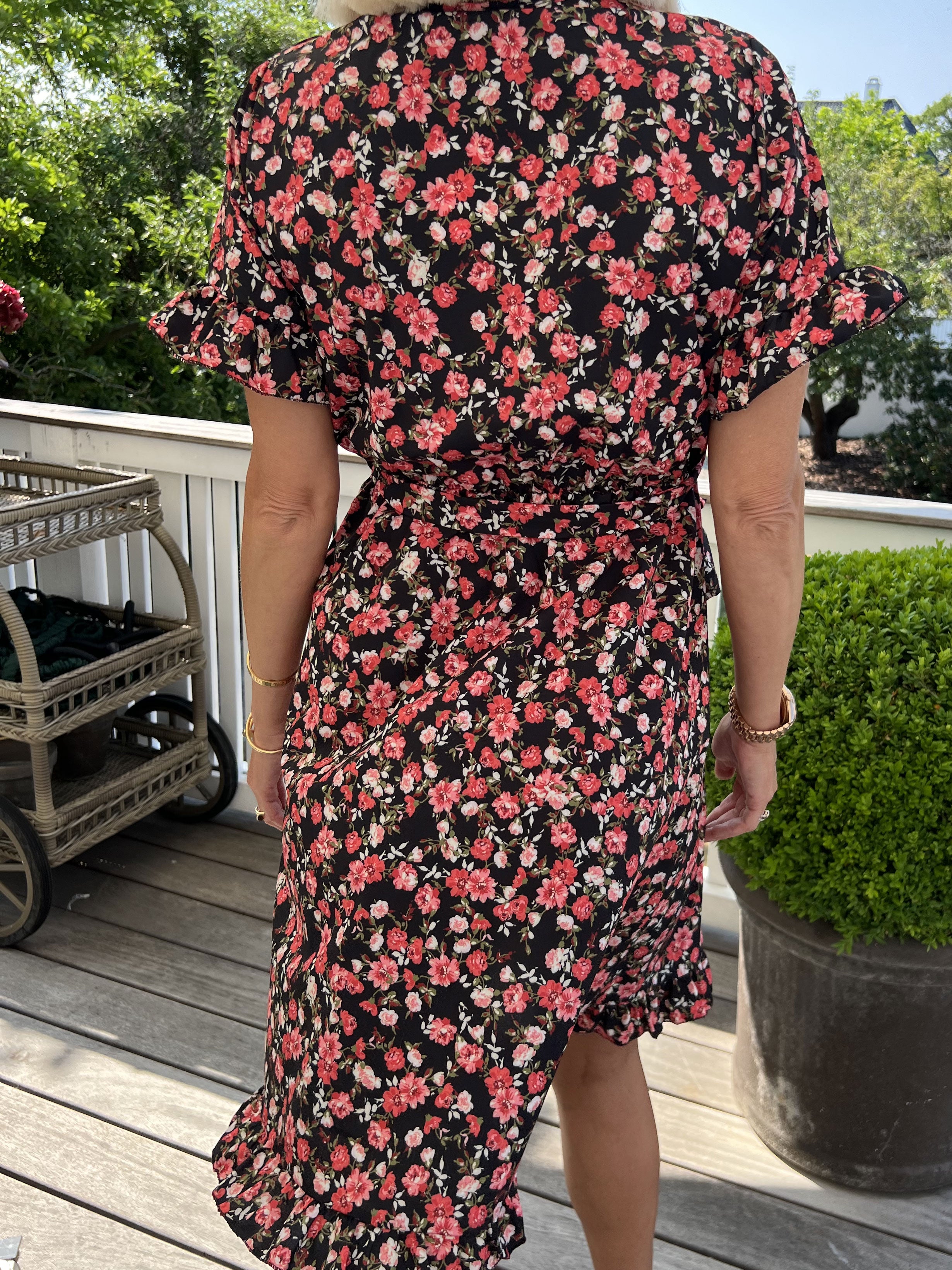 Lima - Sød kort sommerkjole med bindebånd i livet