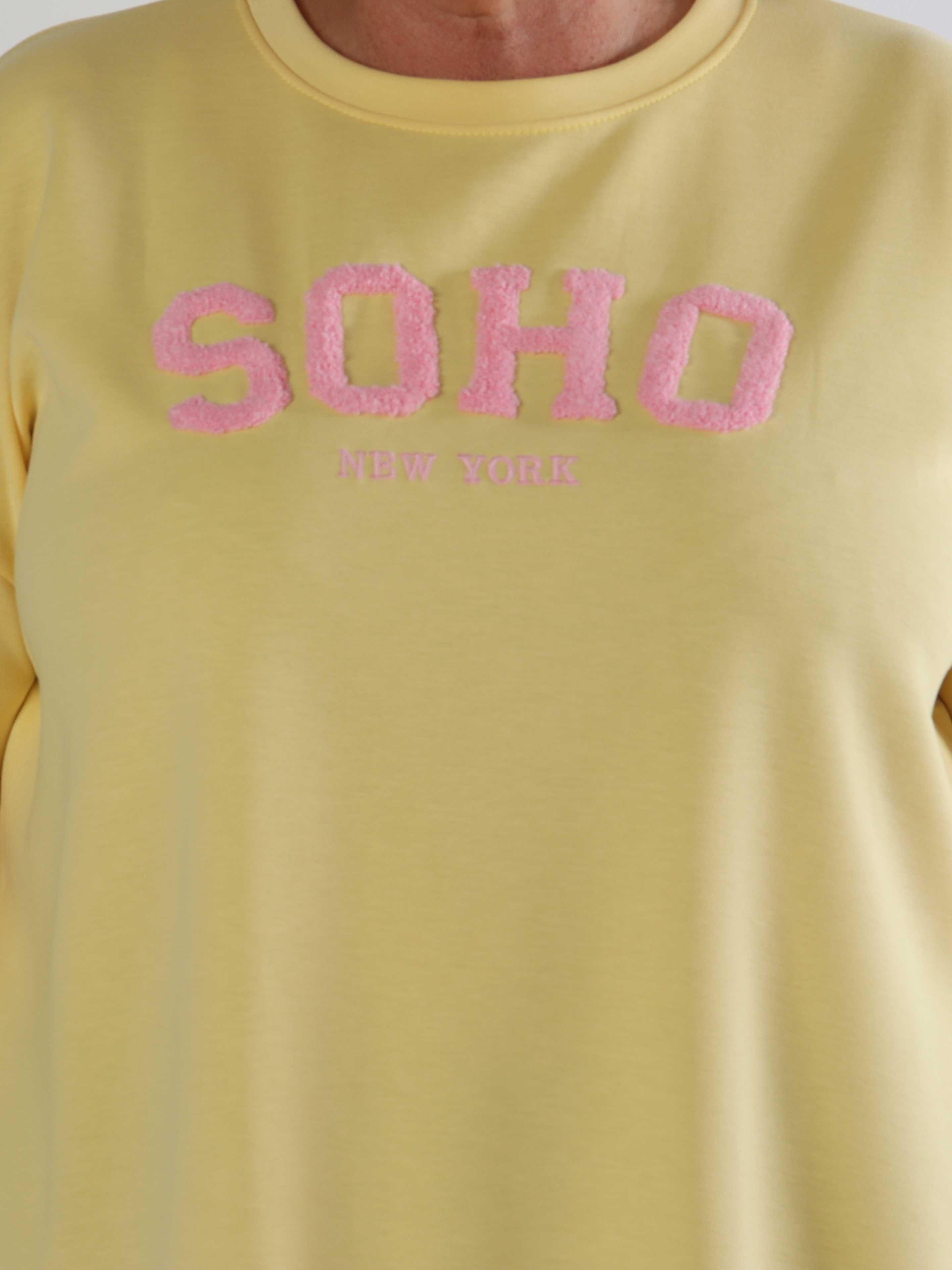 Lindsay - Blød plus size sweatshirt med SOHO skrevet på brystet