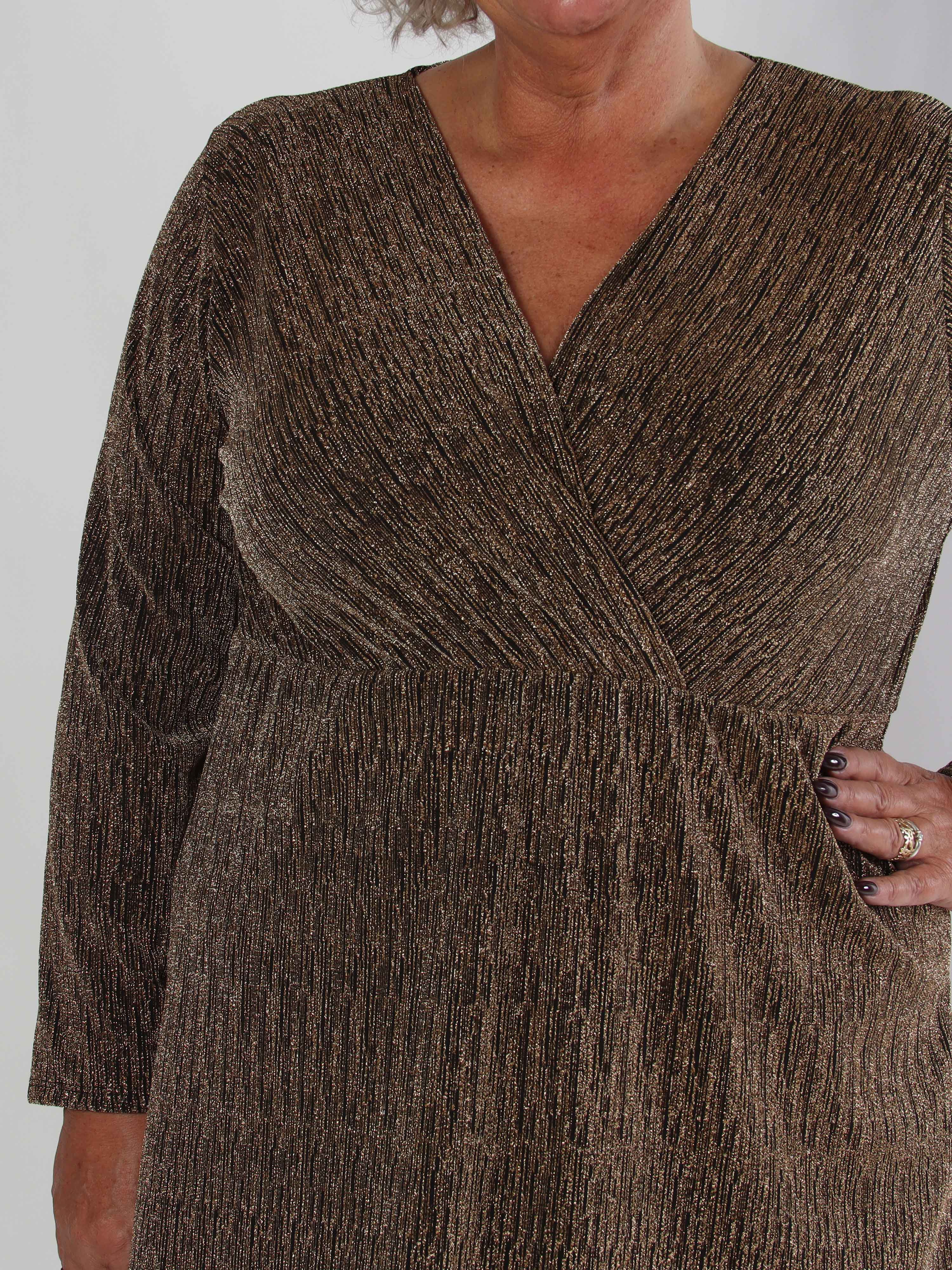 Lina - Plus size kjole med glimmertråde og krydsdetalje ved brystet