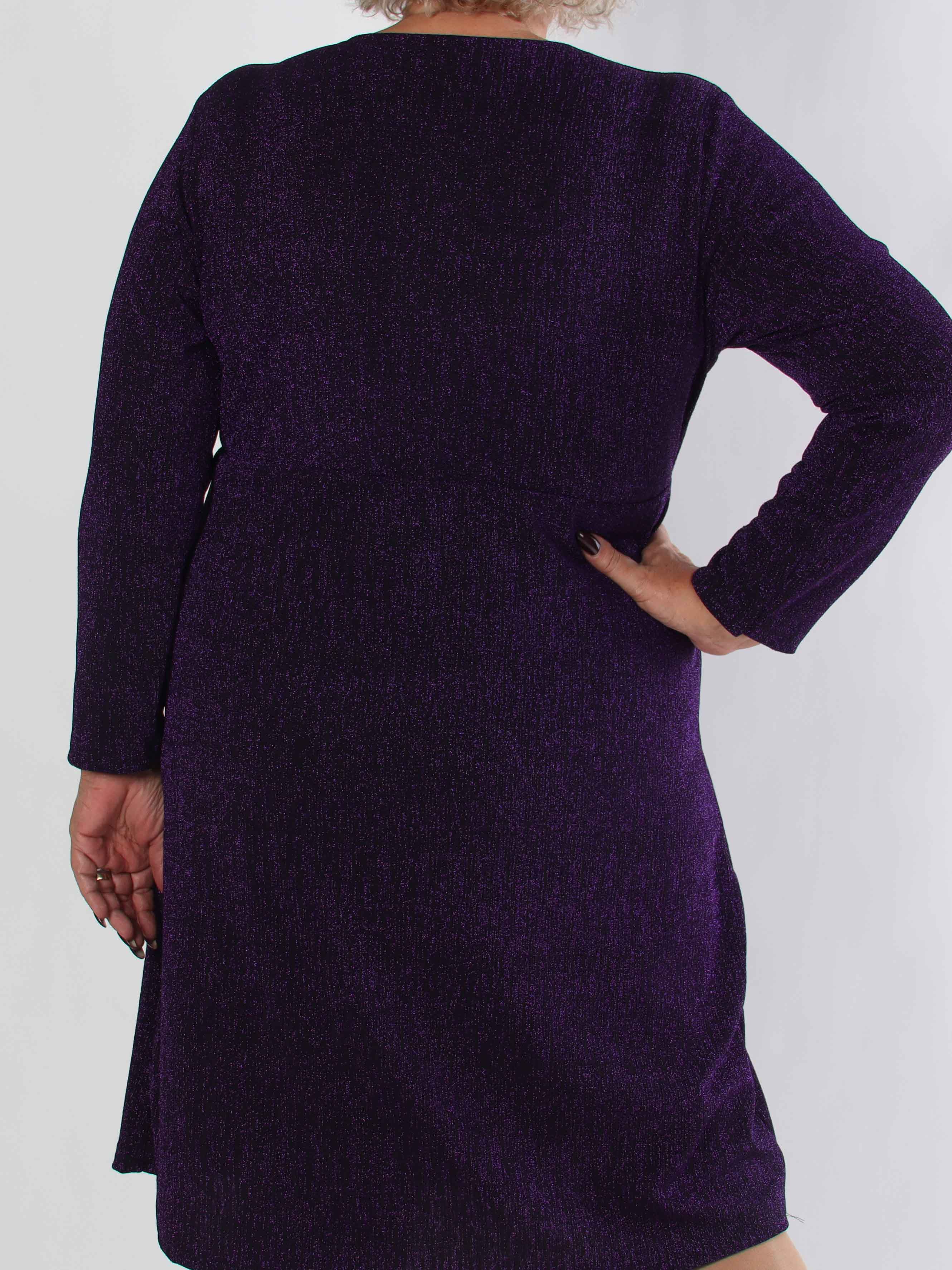 Lina - Plus size kjole med glimmertråde og krydsdetalje ved brystet