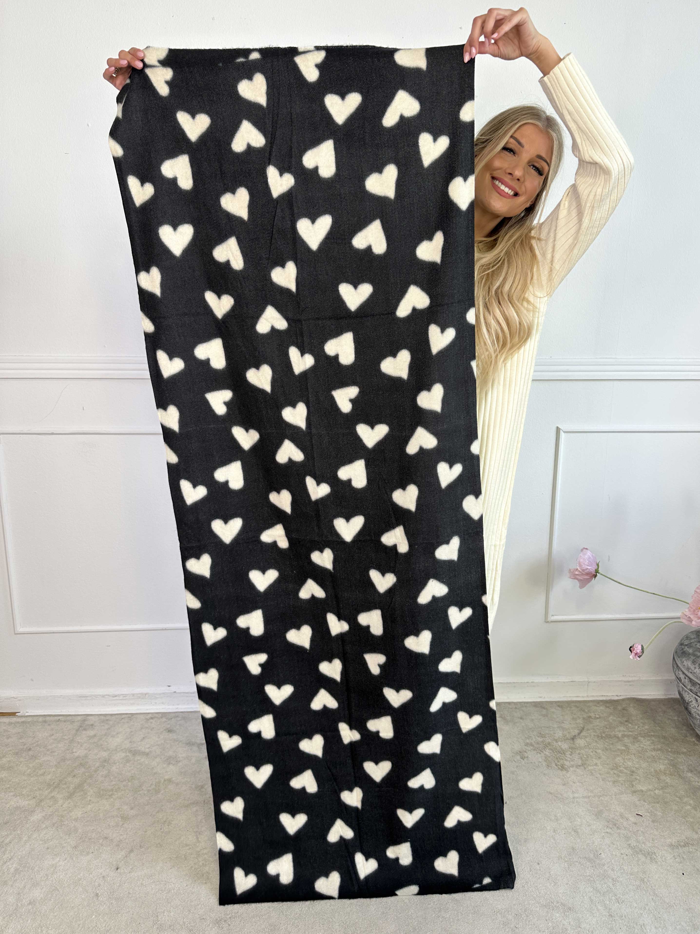 Linette - Blødt tørklæde med hjerter i viskose og uld