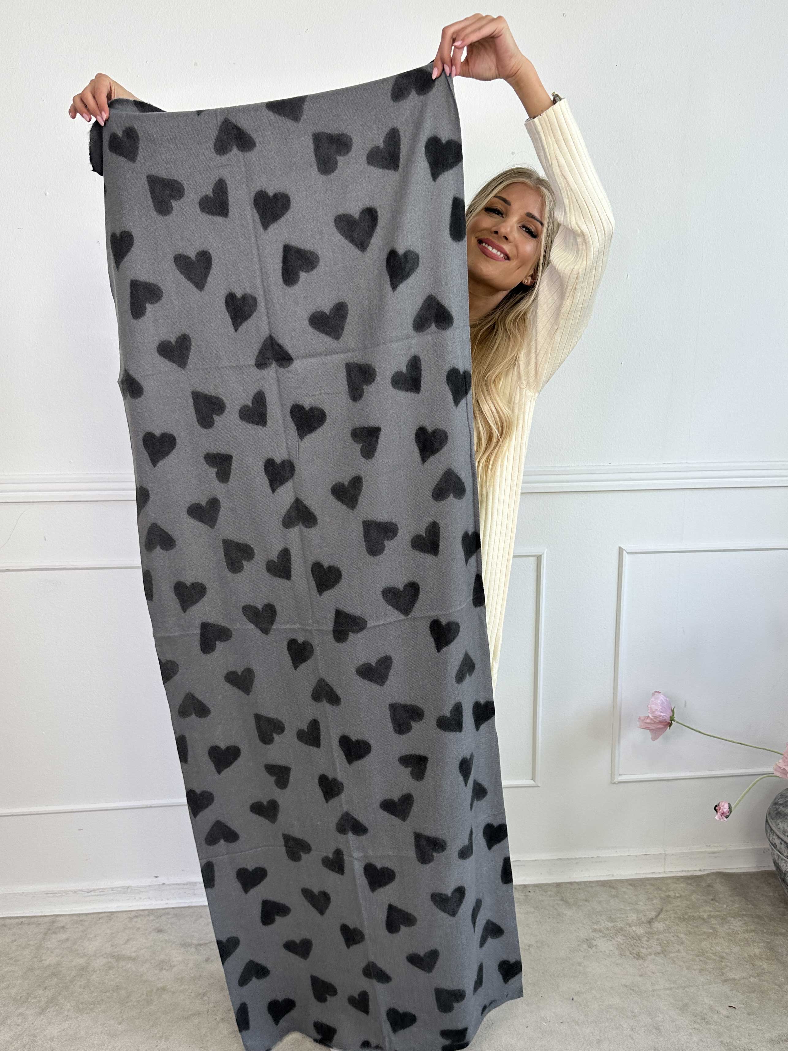 Linette - Blødt tørklæde med hjerter i viskose og uld