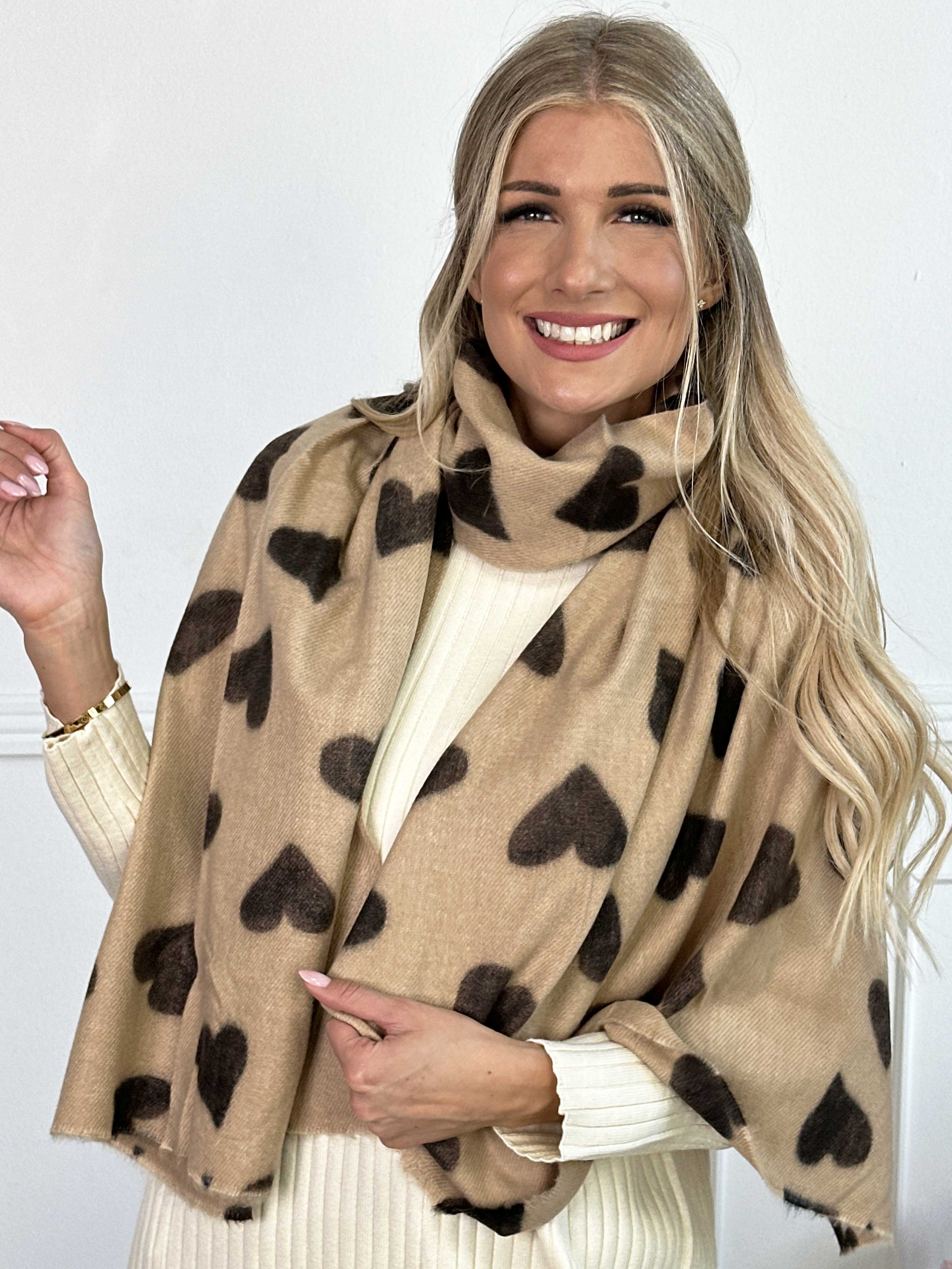 Linette - Blødt tørklæde med hjerter i viskose og uld